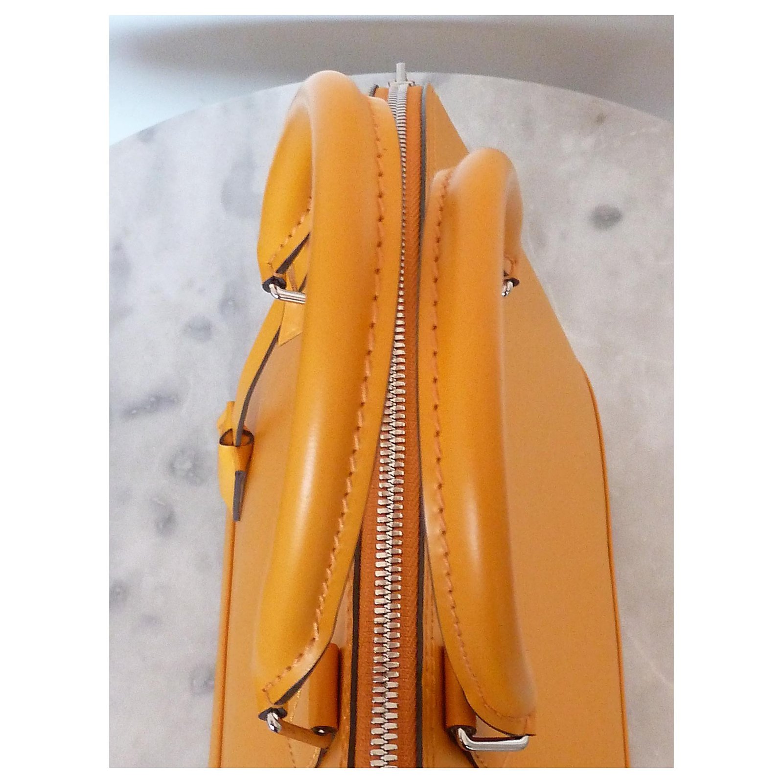 Louis Vuitton bag Alma MM Leather Epi Yellow Mustard ref.159339 - Joli  Closet