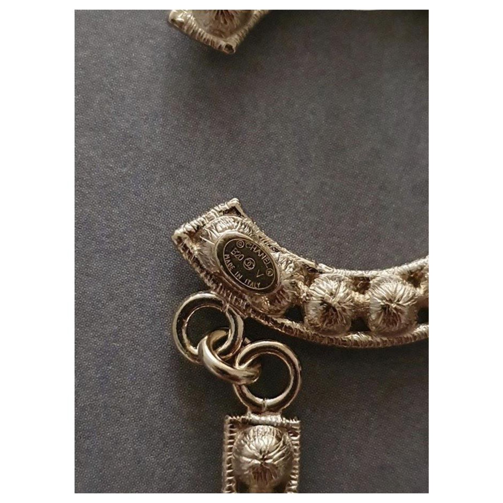 Chanel ear clips in gilded metal and rhinestones Golden ref.108844 - Joli  Closet