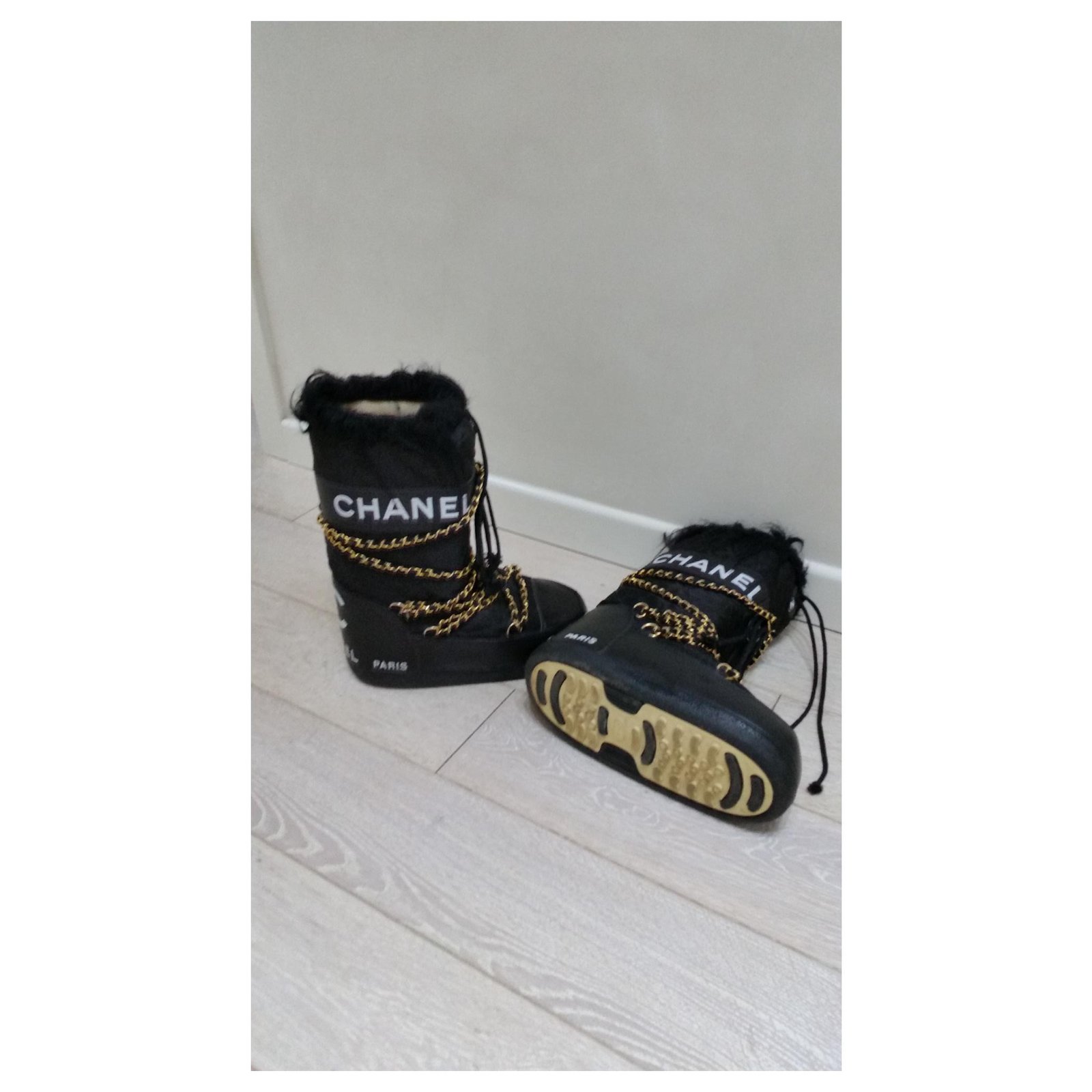 Chanel Moonboots Black ref.160381 - Joli Closet