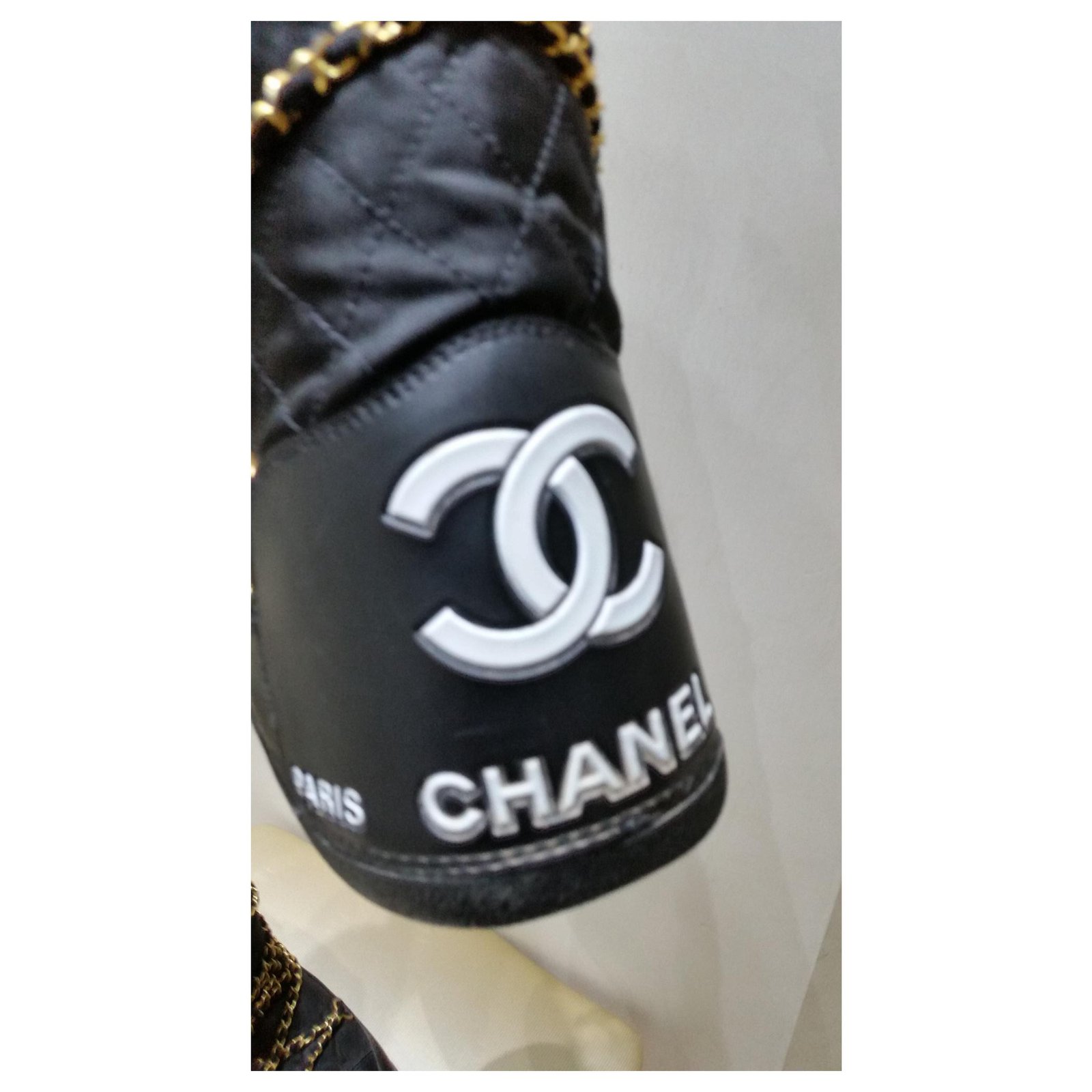 Chanel Moonboots Black ref.160381 - Joli Closet