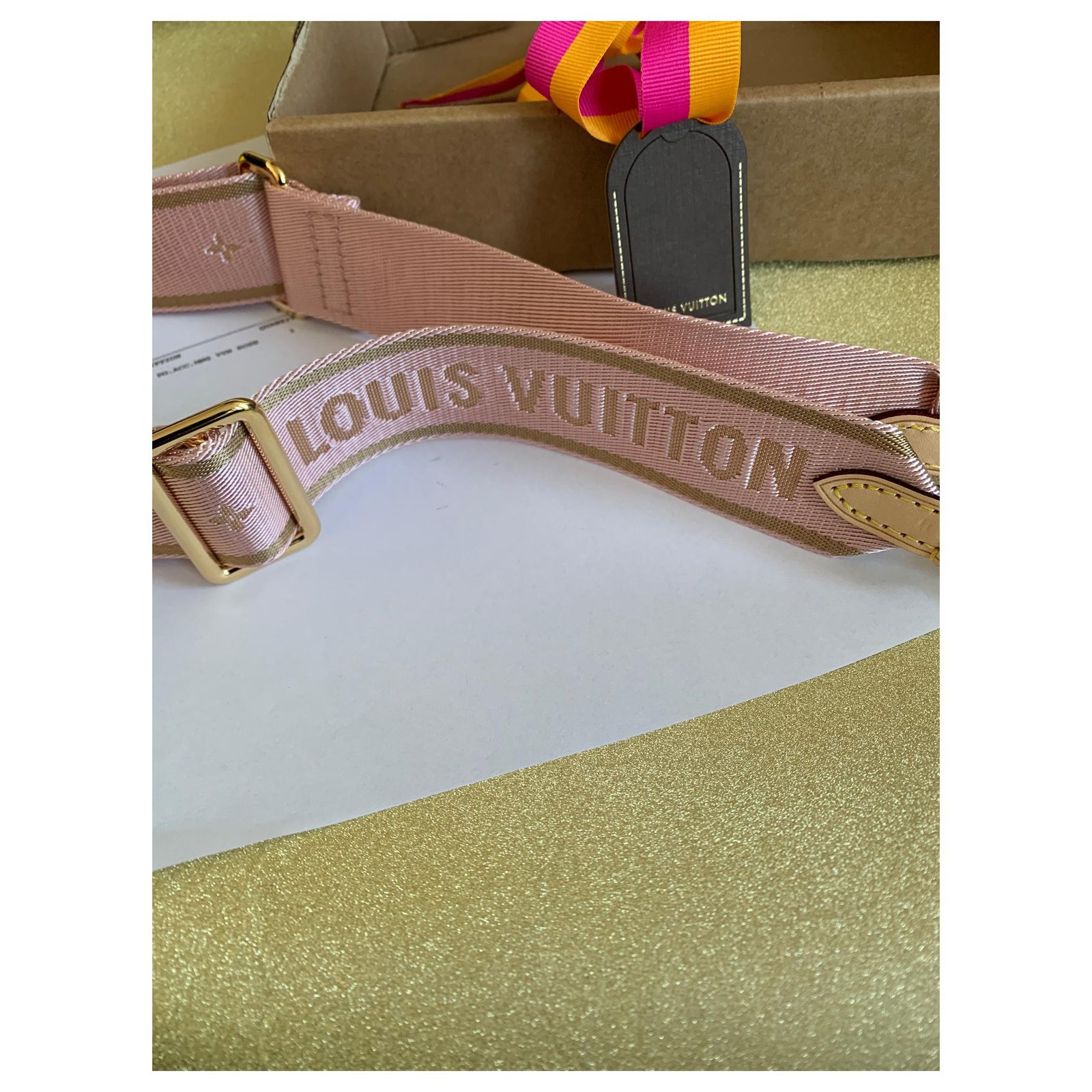 Beige Leather Louis Vuitton Original Strap ref.691156 - Joli Closet