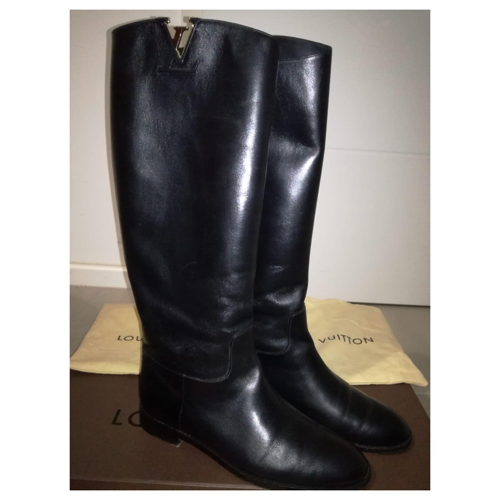 Louis Vuitton Heritage Boots Size 40 great Condition Black Leather  ref.163165 - Joli Closet