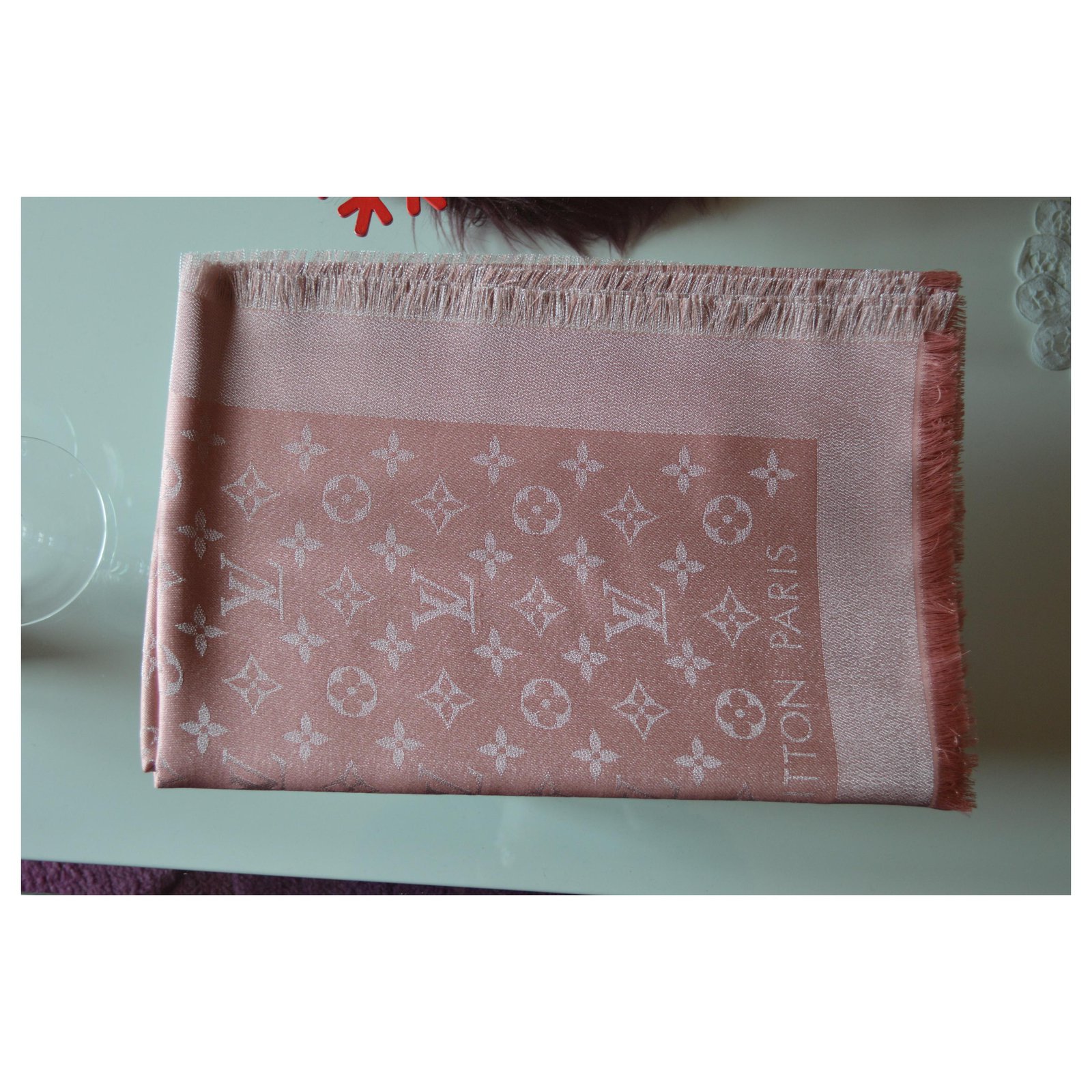 louis vuitton Monogram Shine Shawl m70805 Pink Silk Polyester Wool Viscose  ref.163228 - Joli Closet