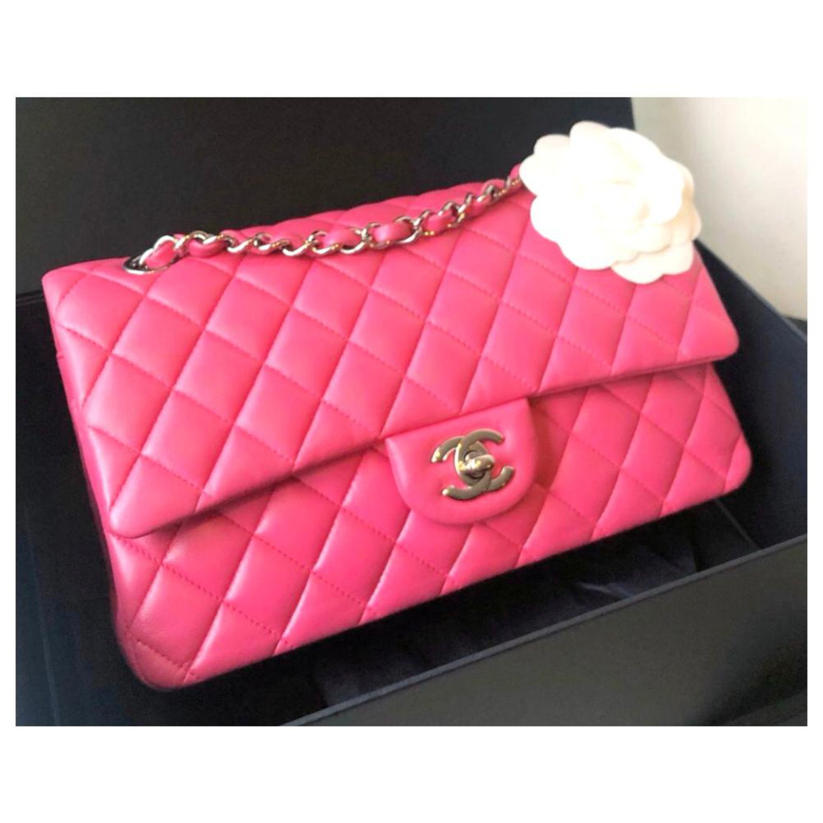 Chanel pink classic Medium Flap bag Leather ref.165023 - Joli Closet