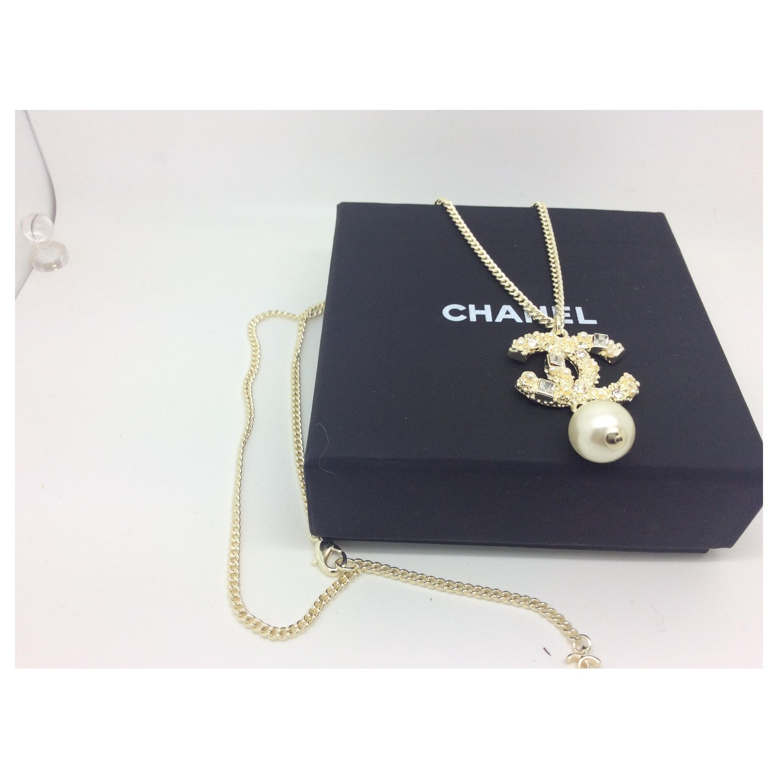Authentic Chanel Gold and Drop Faux Pearl Pendant Gold-plated ref.165721 -  Joli Closet