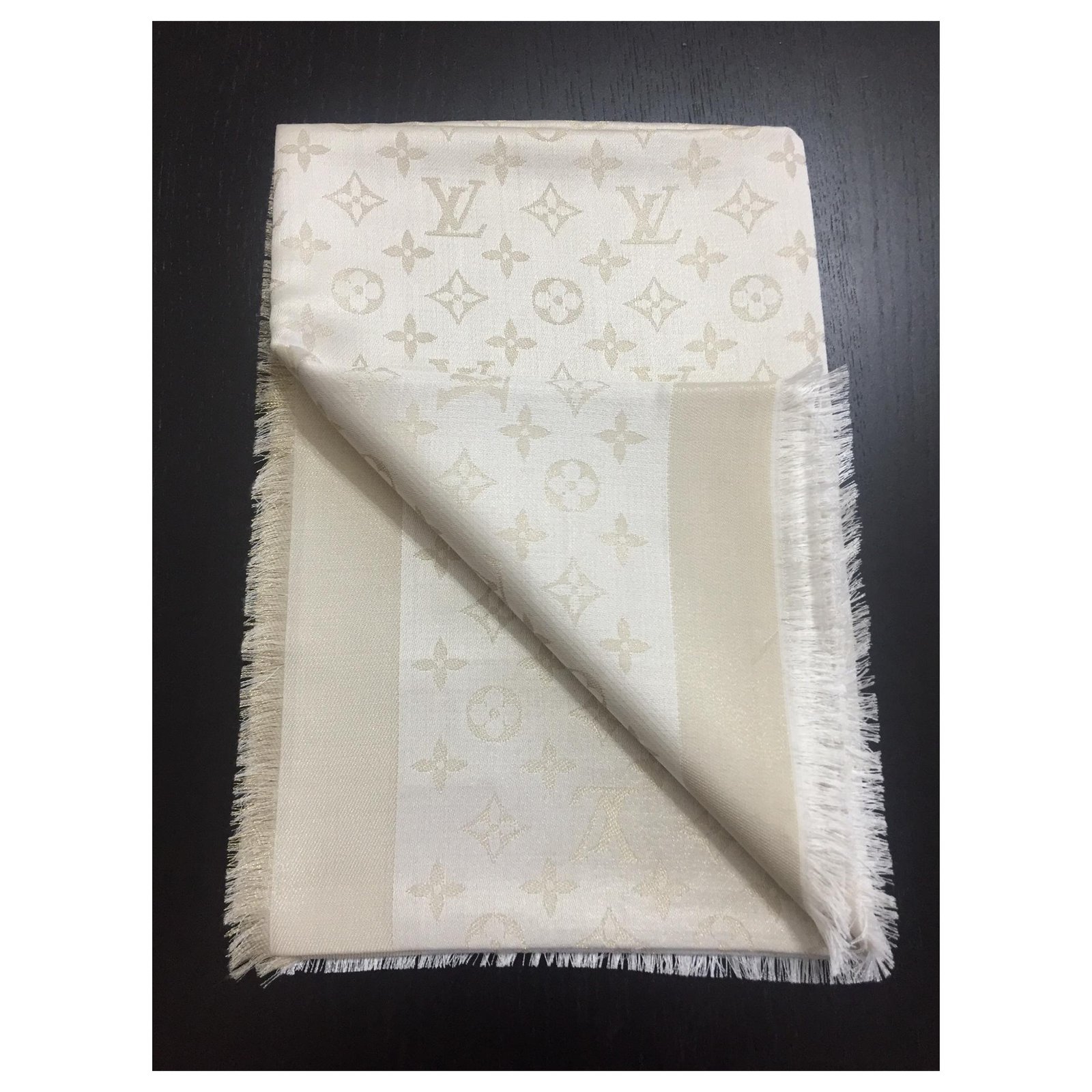 Châle beyond monogram silk scarf Louis Vuitton White in Silk - 18763221