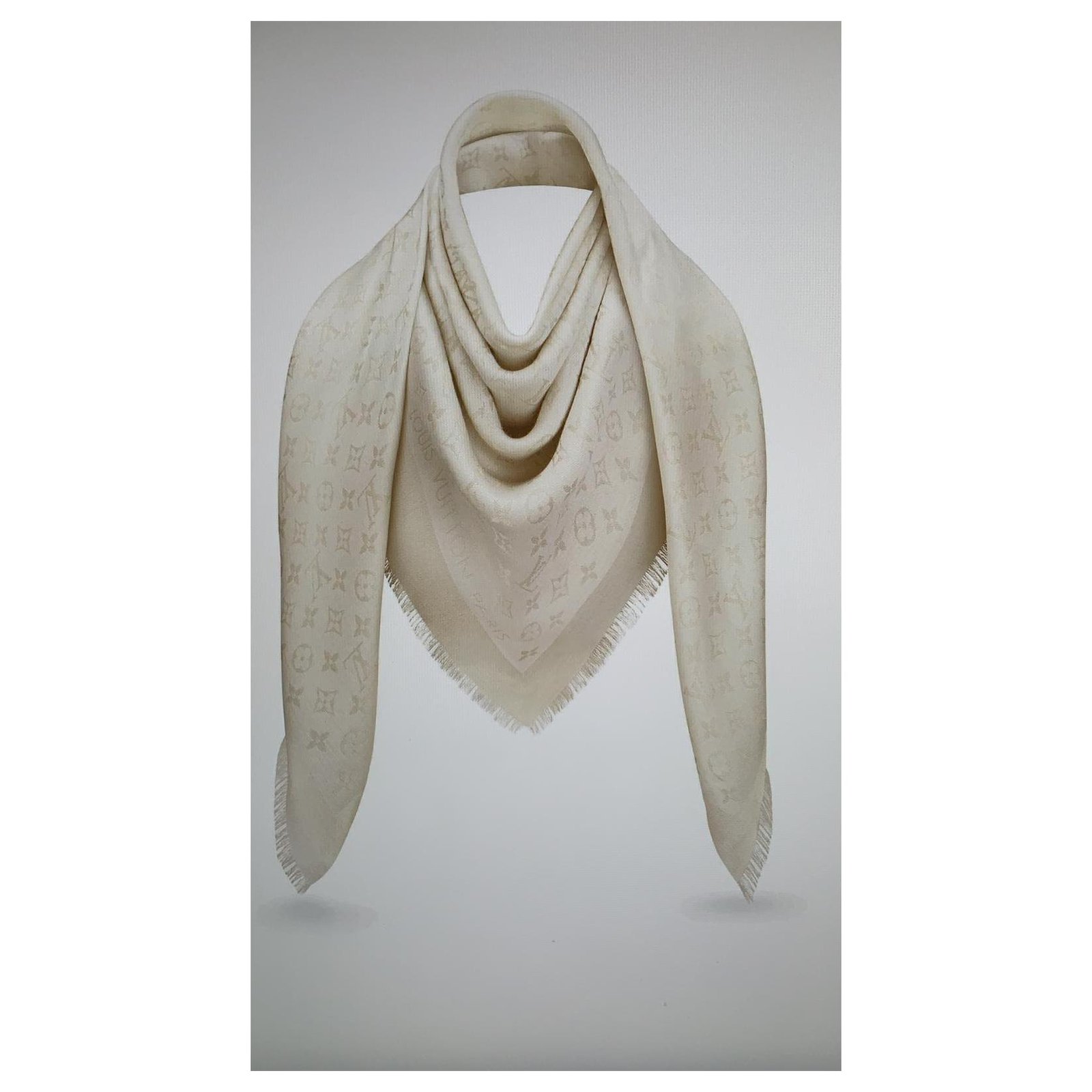 Silk scarf Louis Vuitton White in Silk - 28860875