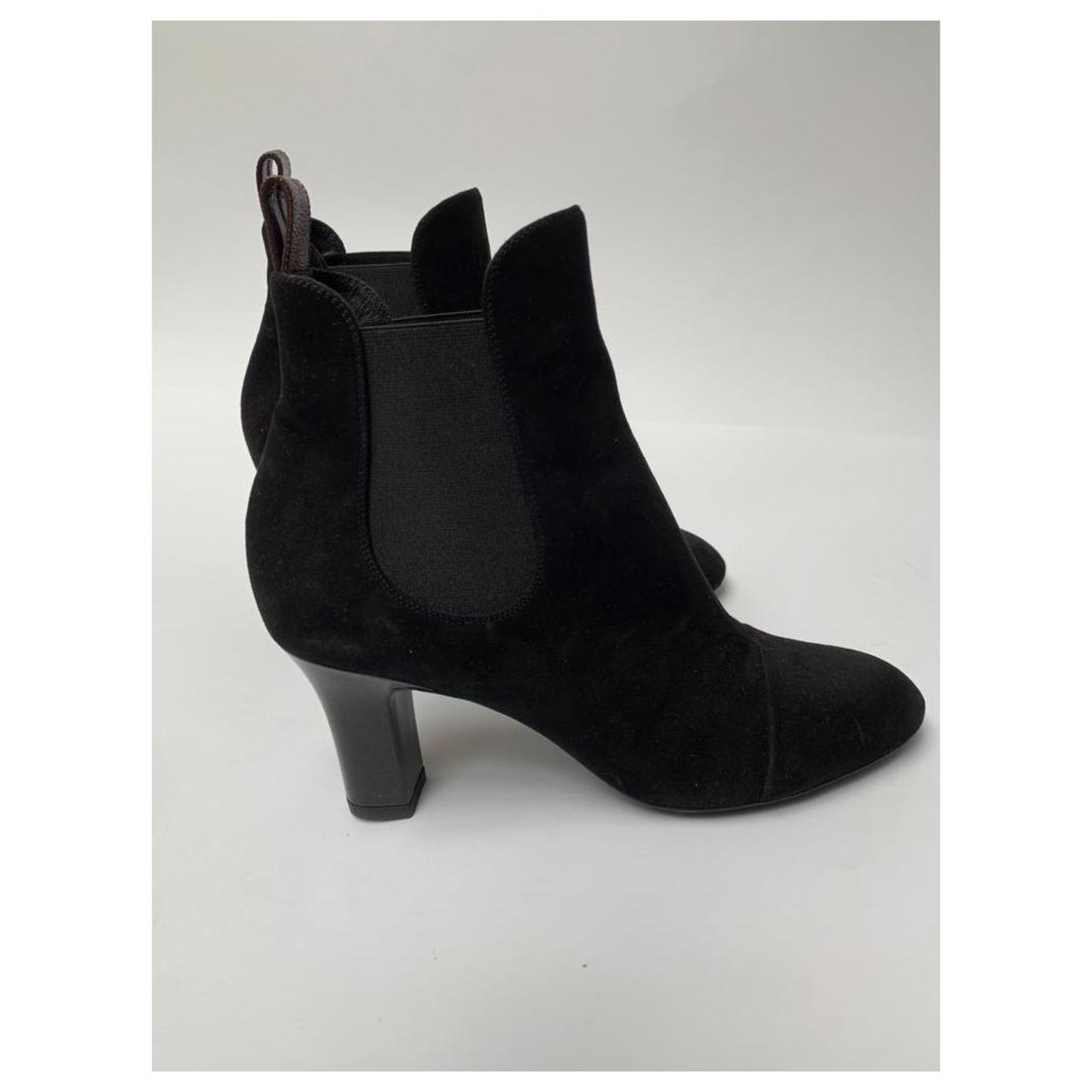 Louis Vuitton Black Ankle Leather Boots ref.419040 - Joli Closet