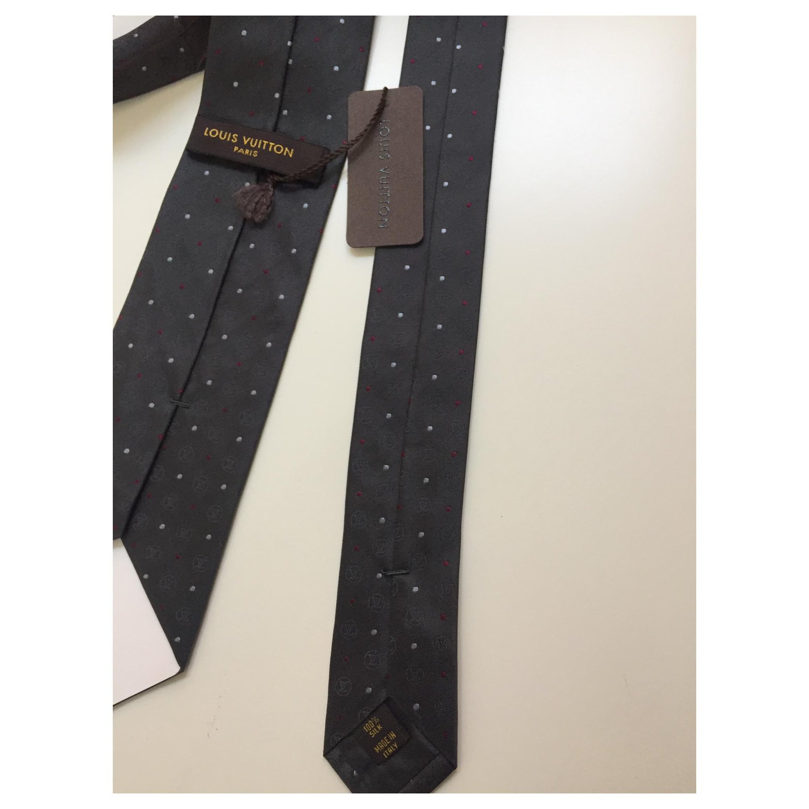 Louis Vuitton Vuitton tie Dark grey Silk ref.167243 - Joli Closet