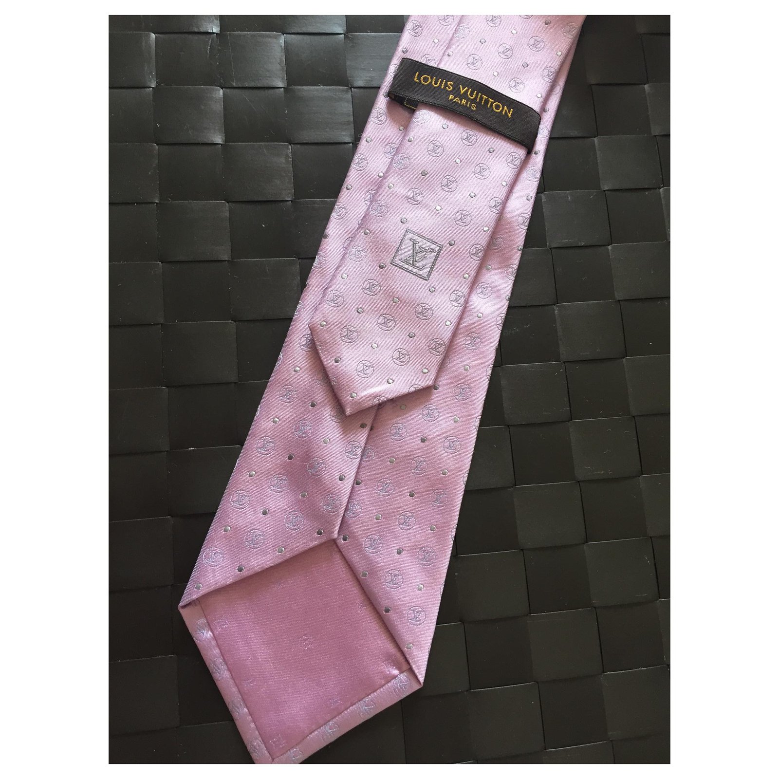 Louis Vuitton gravata rosa sarja de seda ref.960822 - Joli Closet