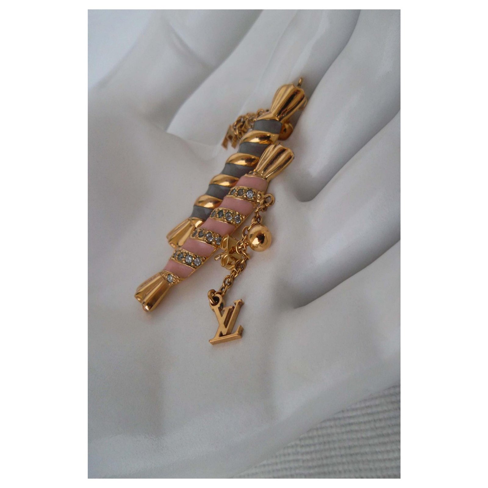 Louis Vuitton TUTTI SWEETY earrings Golden Metal ref.169536 - Joli Closet