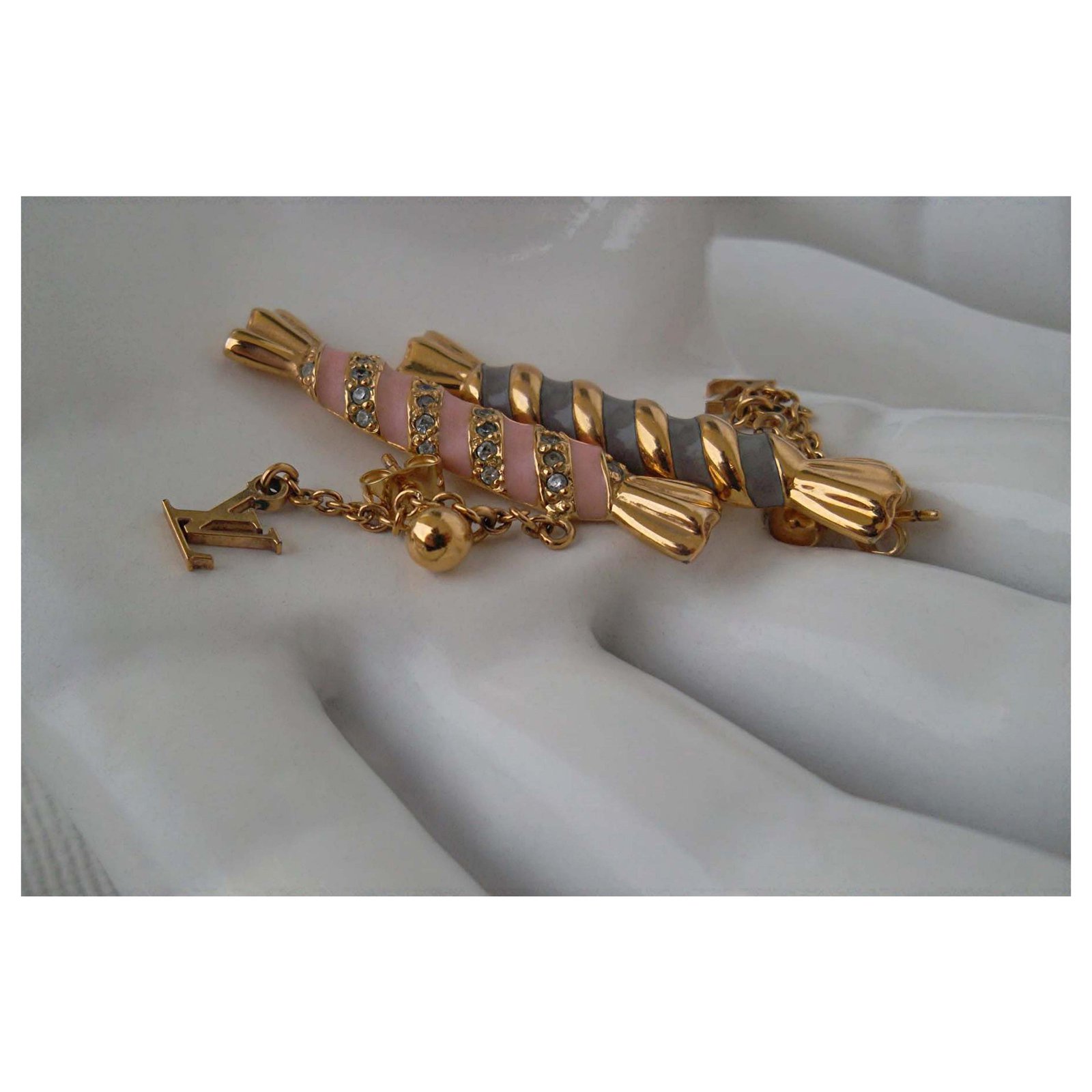Louis Vuitton TUTTI SWEETY earrings Golden Metal ref.169536 - Joli Closet