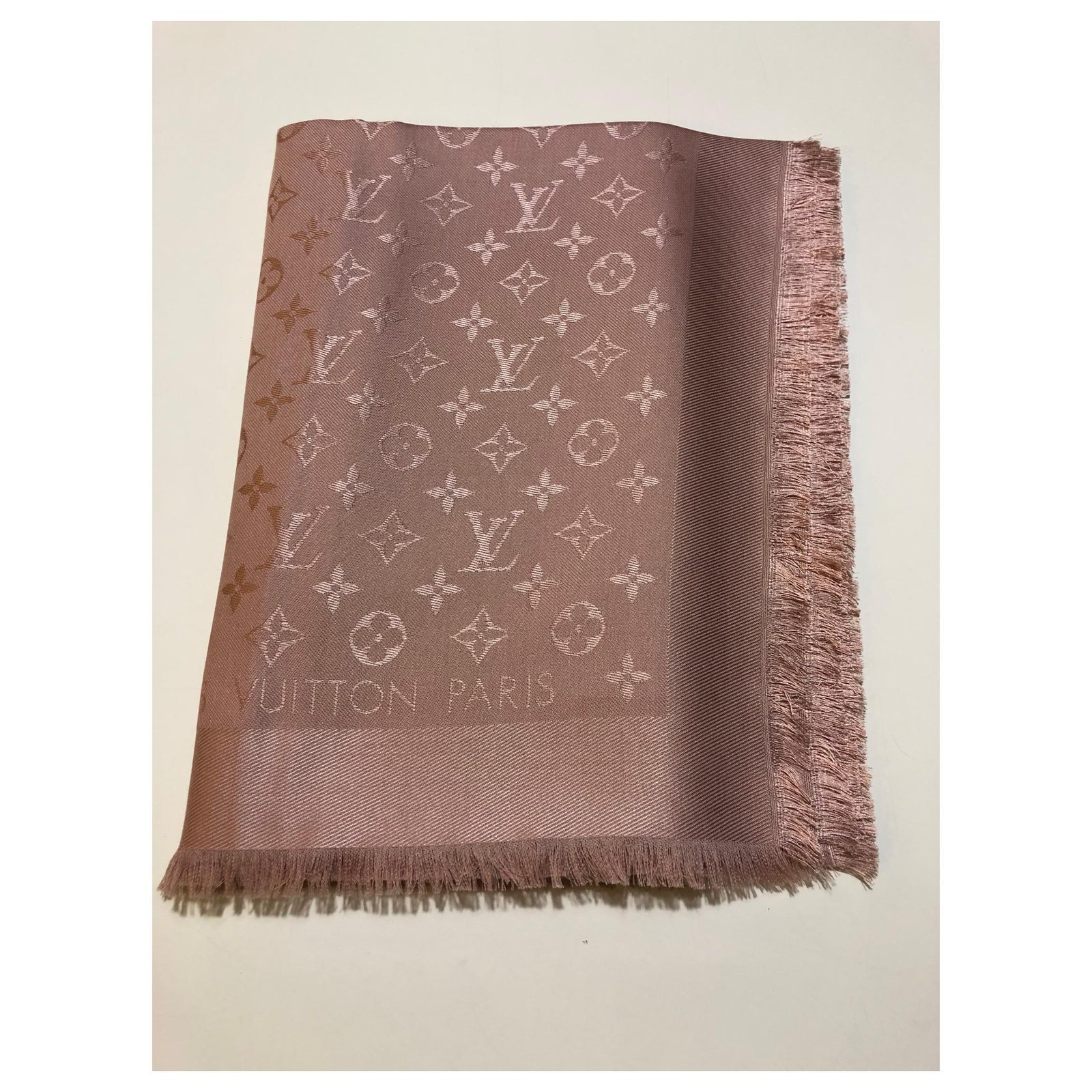 Louis Vuitton Monogram Silk Wool ref.169596 - Joli Closet