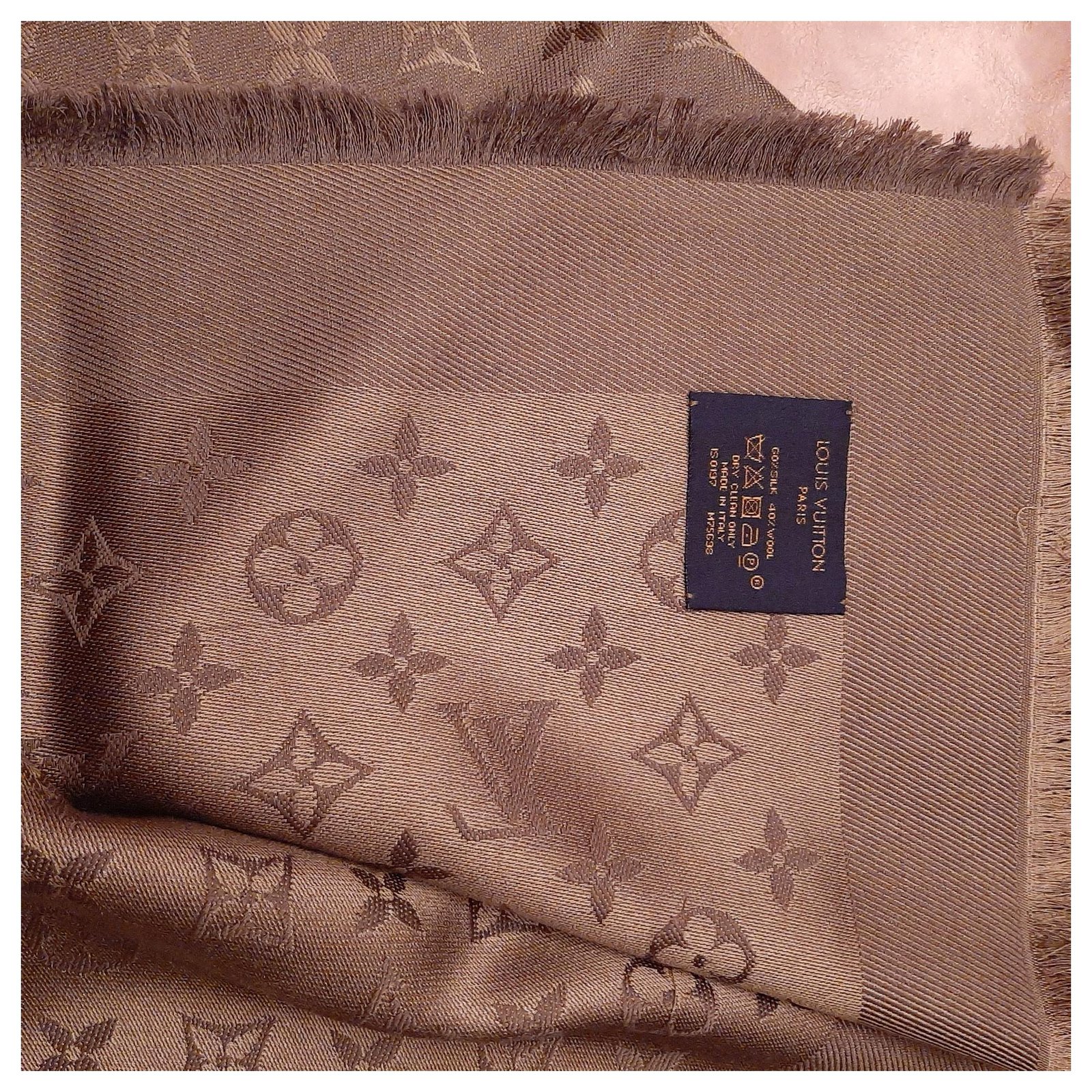 Louis Vuitton Scialle Monogram Caramello Seta ref.909958 - Joli Closet