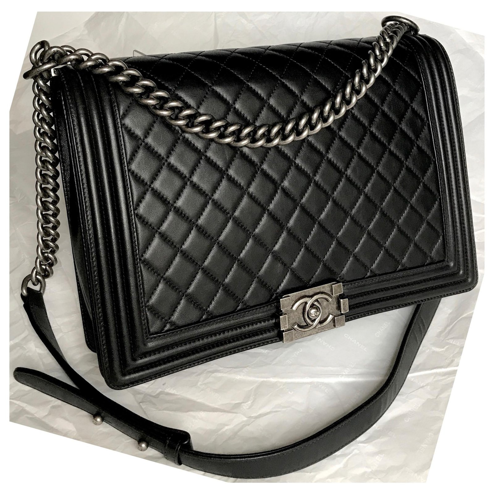 Chanel Boy Chevron Large bag Black Leather ref.949181 - Joli Closet