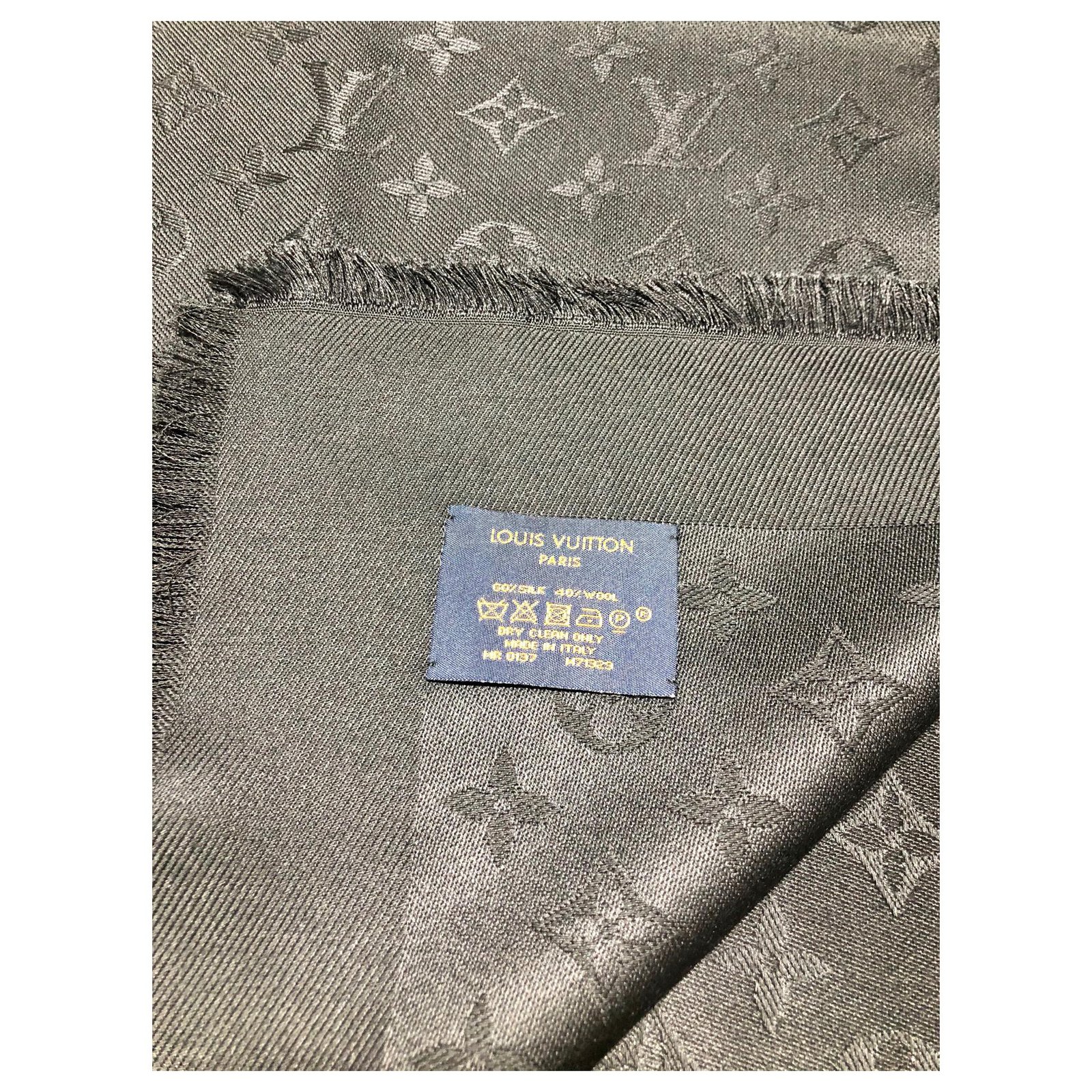 Louis Vuitton monogram black shawl Silk Wool ref.172654 - Joli Closet