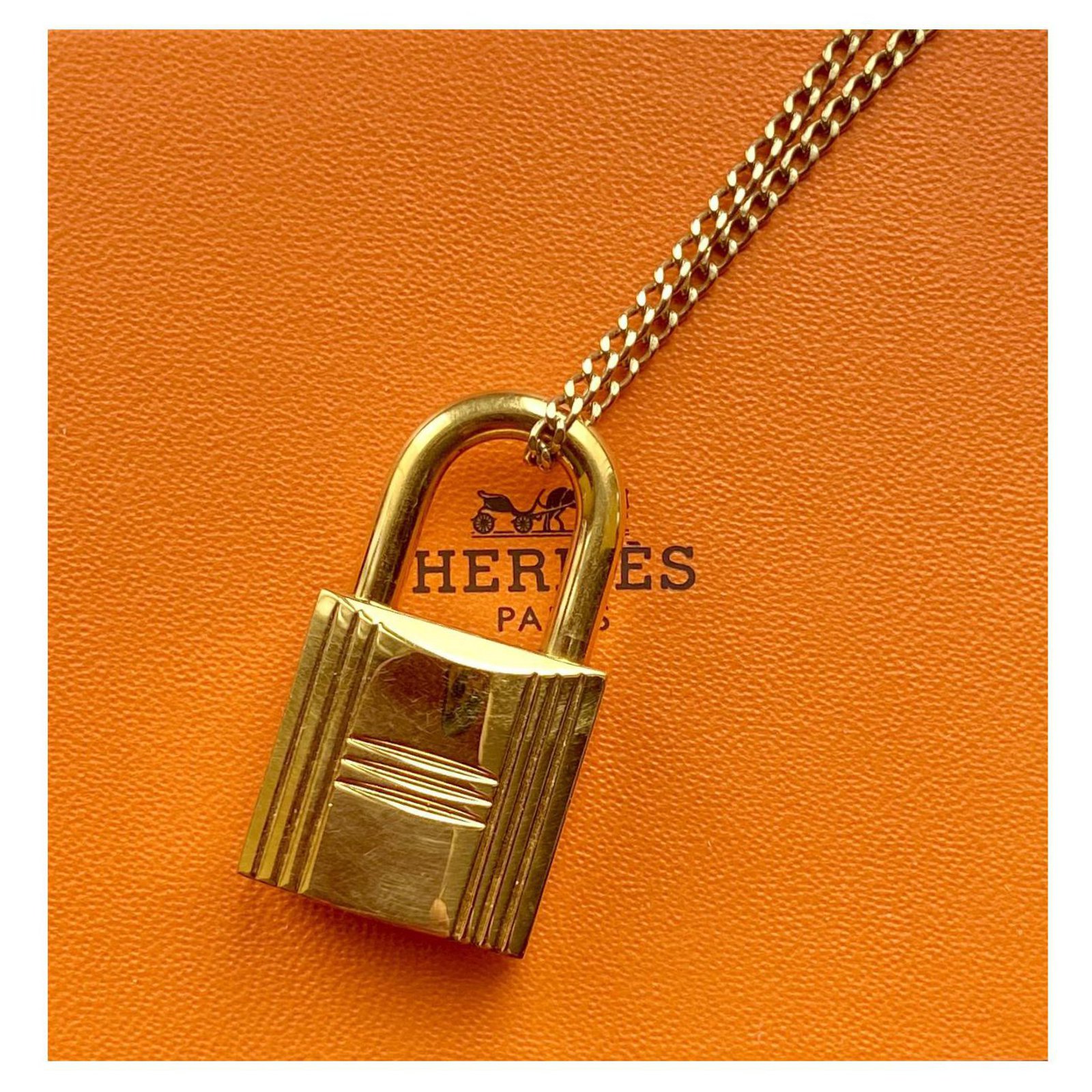 Kelly Pendentif Cadenas Hermès H 160 Métal Doré ref.173613 - Joli Closet