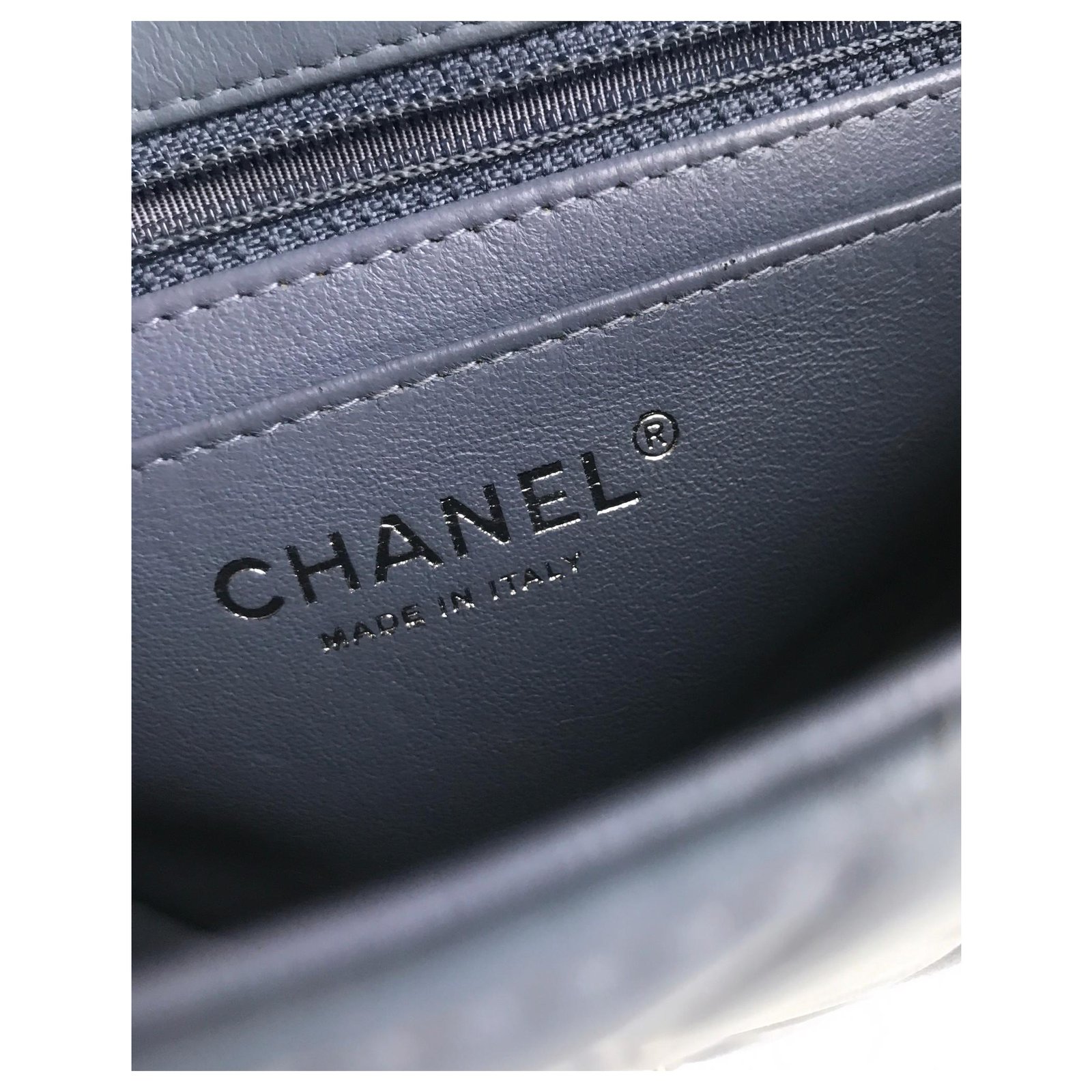Timeless Magnificent Chanel Classique Mini Flap bag handbag in royal blue  quilted leather, garniture en métal doré ref.563073 - Joli Closet