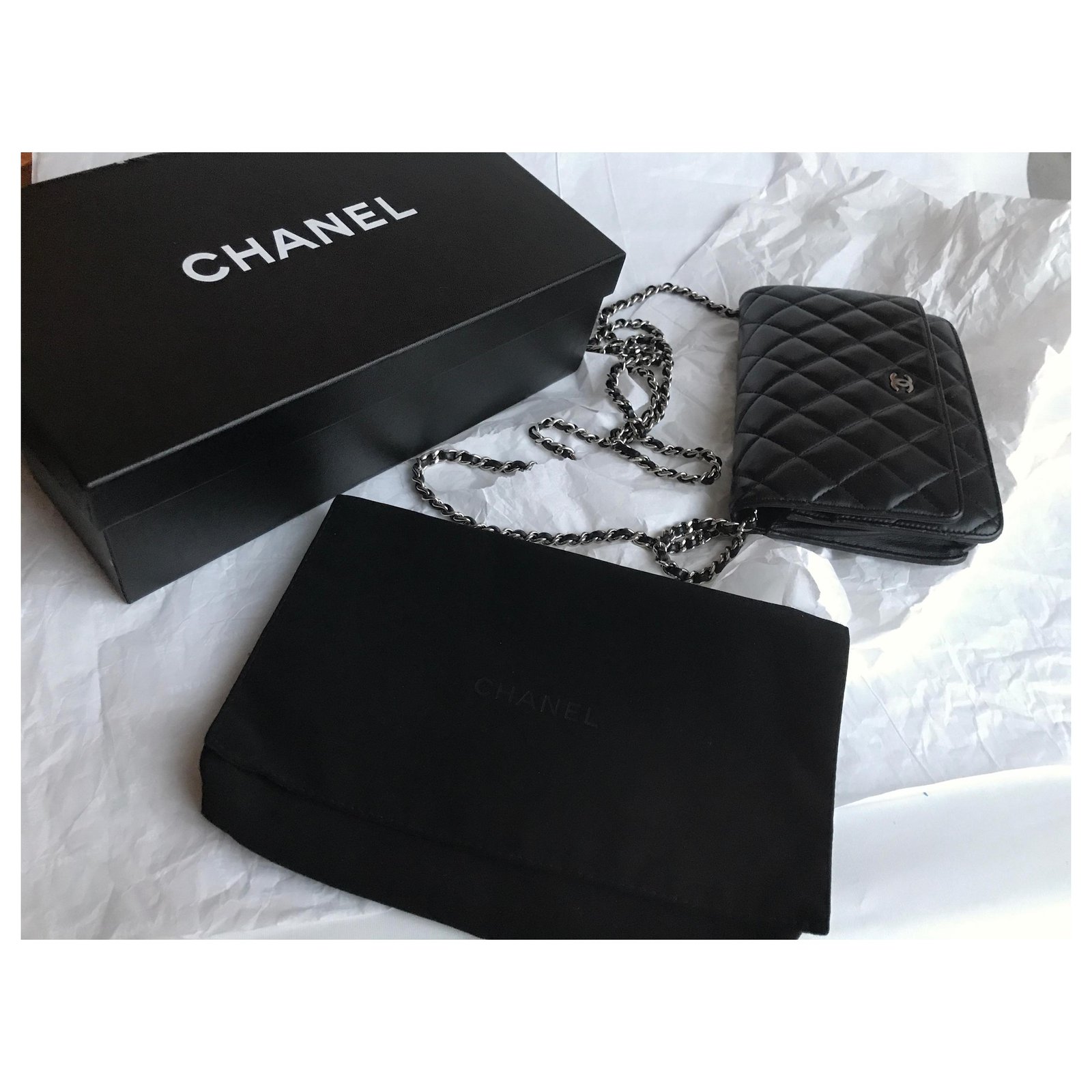 Black & SHW wallet on chain - complete with dust bag & box