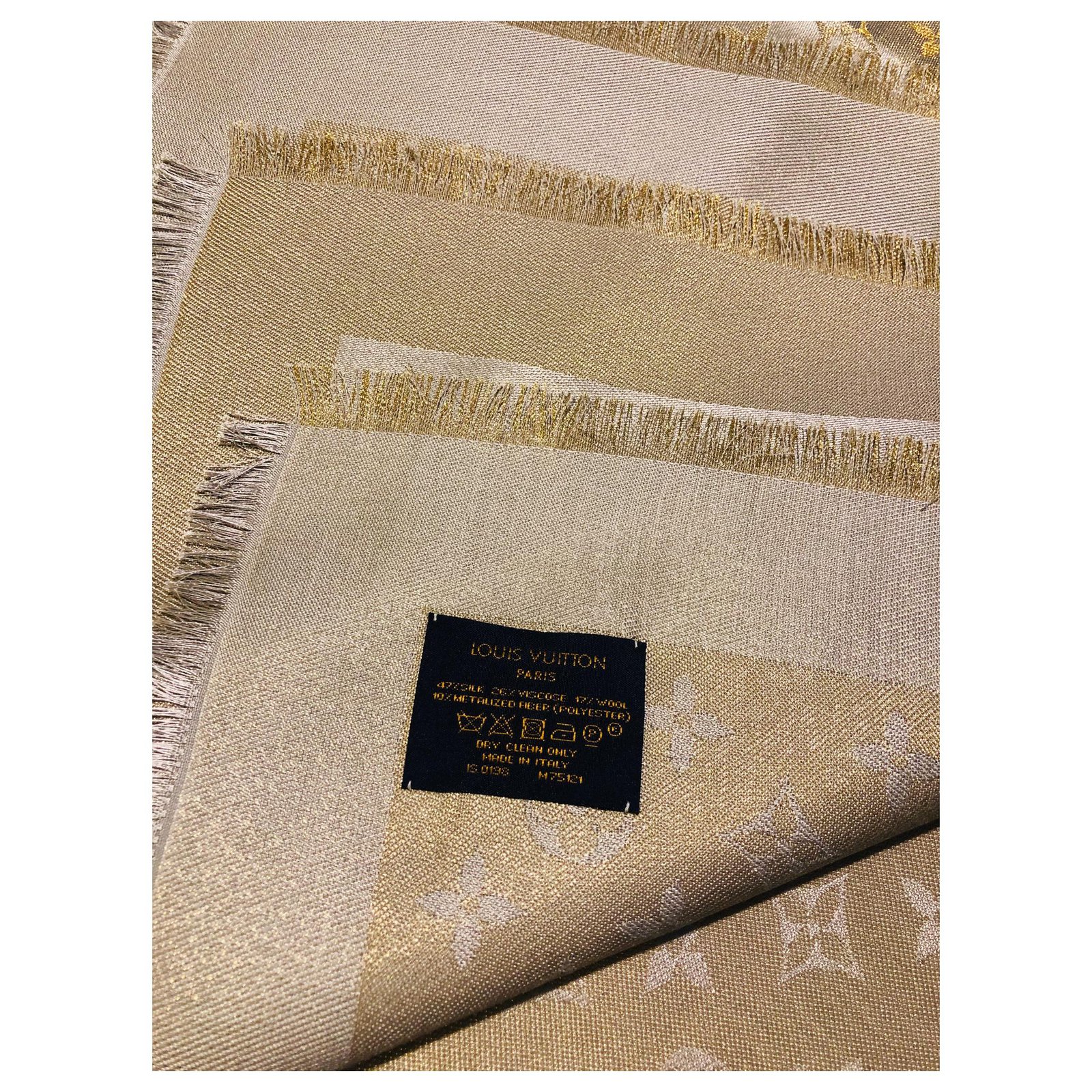 Foulard Louis Vuitton monogram shine Brown Polyester Wool Viscose Satin  ref.165302 - Joli Closet