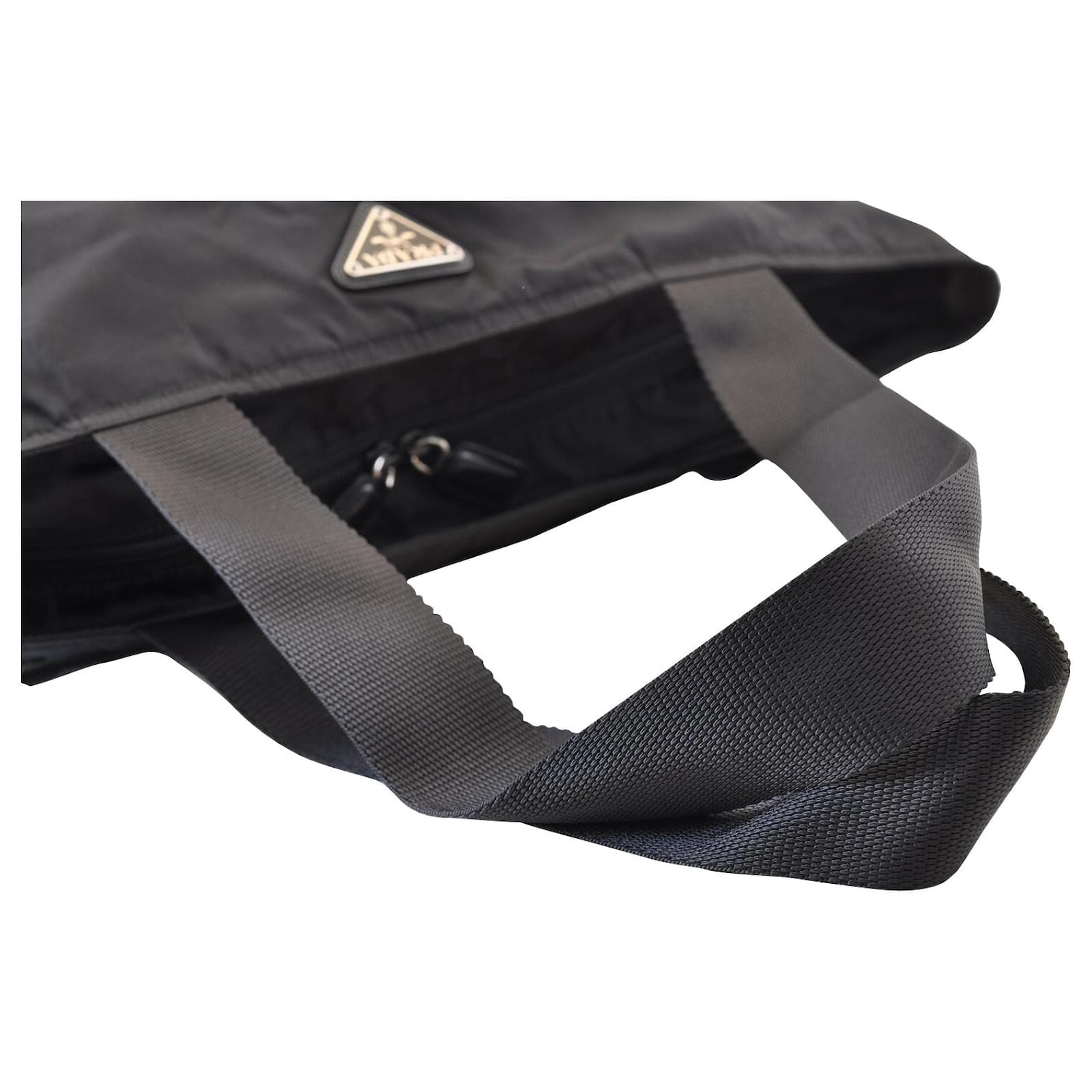PRADAバッグ Prada Nylon Tote Bag Black Synthetic ref.176056 - Joli Closet
