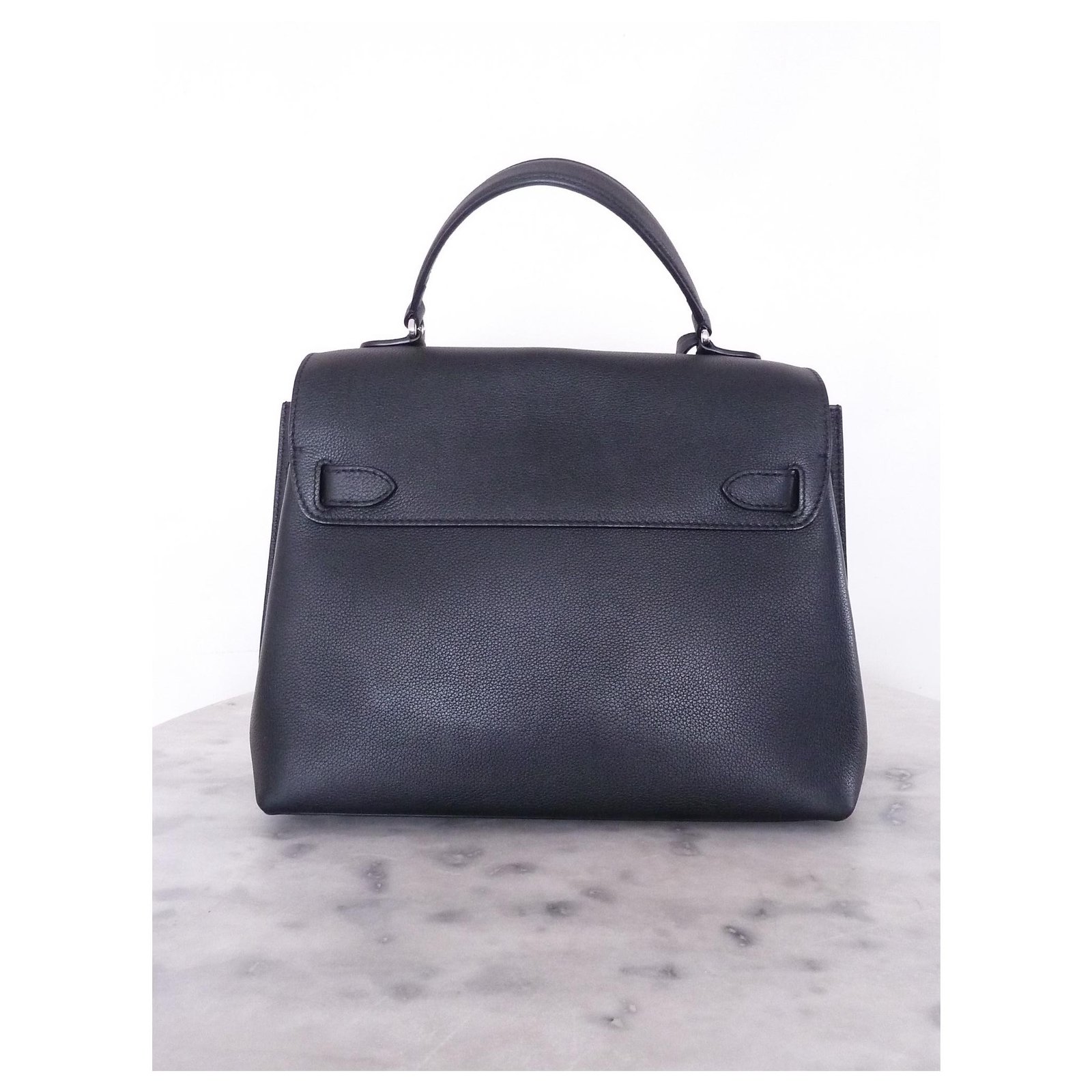 Lockme leather handbag Louis Vuitton Black in Leather - 32007876