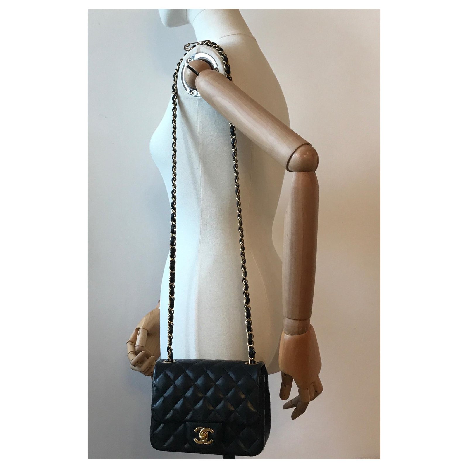 Chanel Timeless flap bag mini square Black Leather ref.177430 - Joli Closet