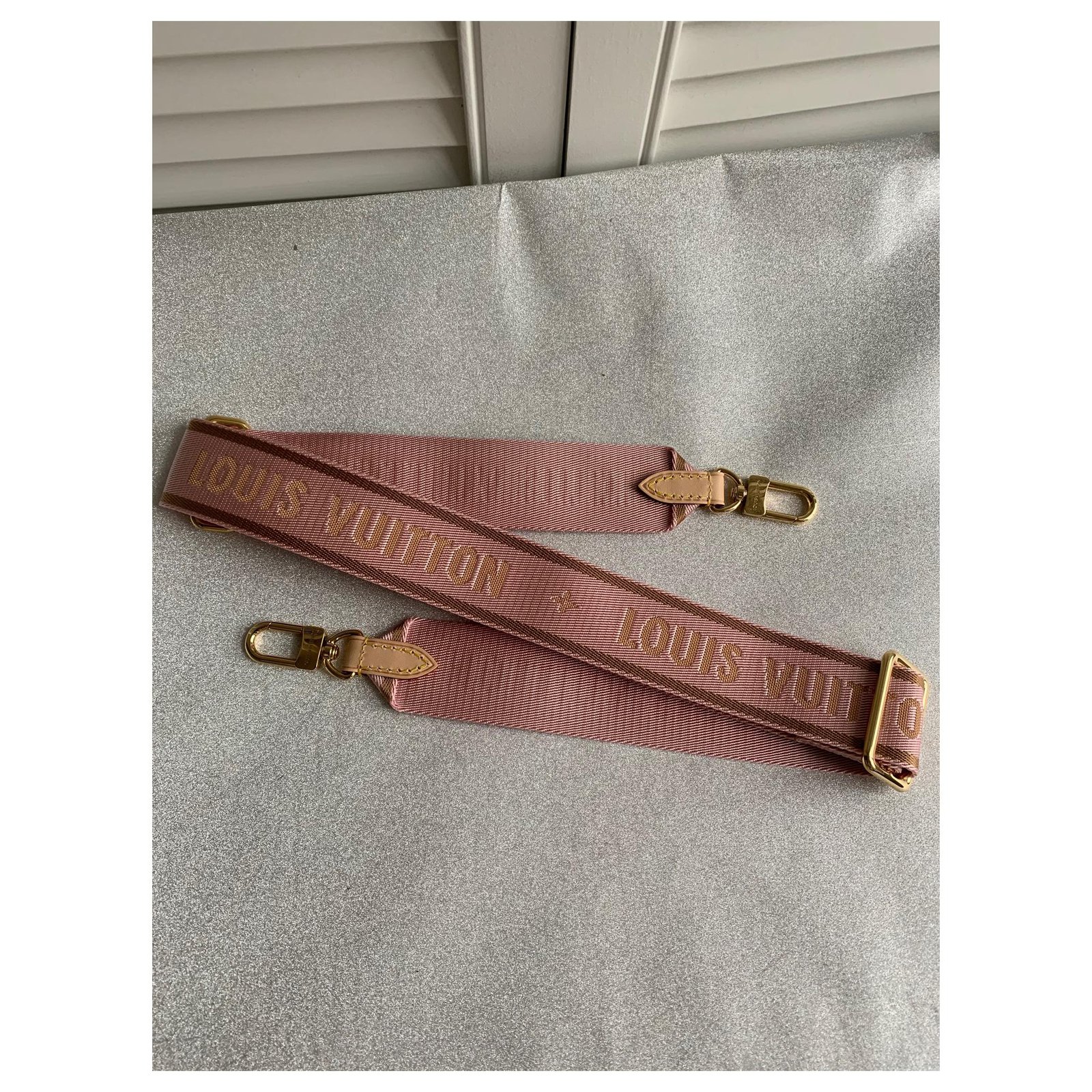 Louis Vuitton Pink Empreinte Leather Adjustable Shoulder Strap ref.522774 -  Joli Closet
