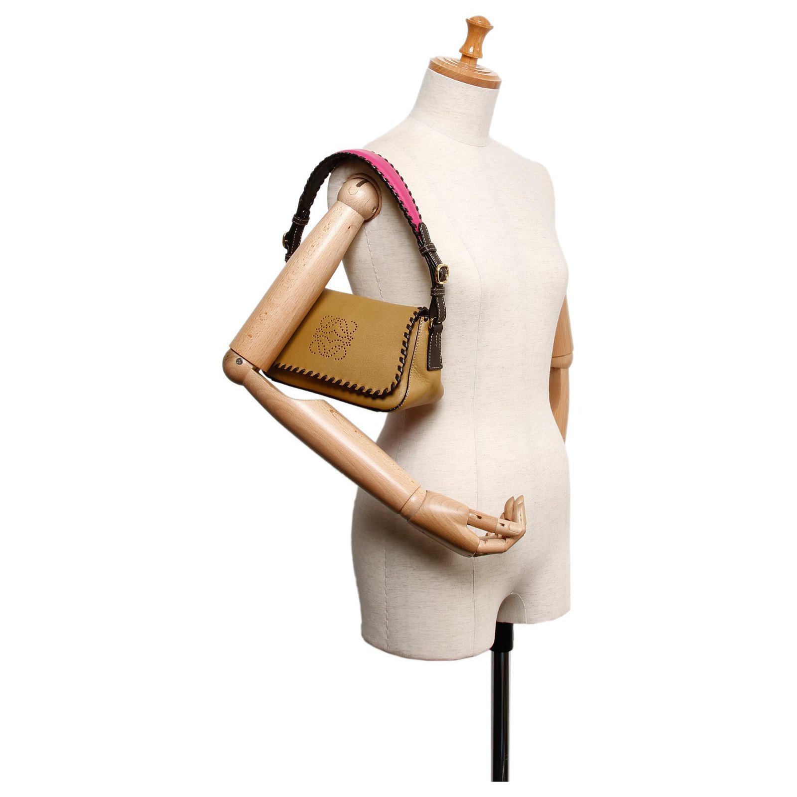 Loewe Brown Raffia Bucket Bag Beige Leather Pony-style calfskin ref.264300  - Joli Closet