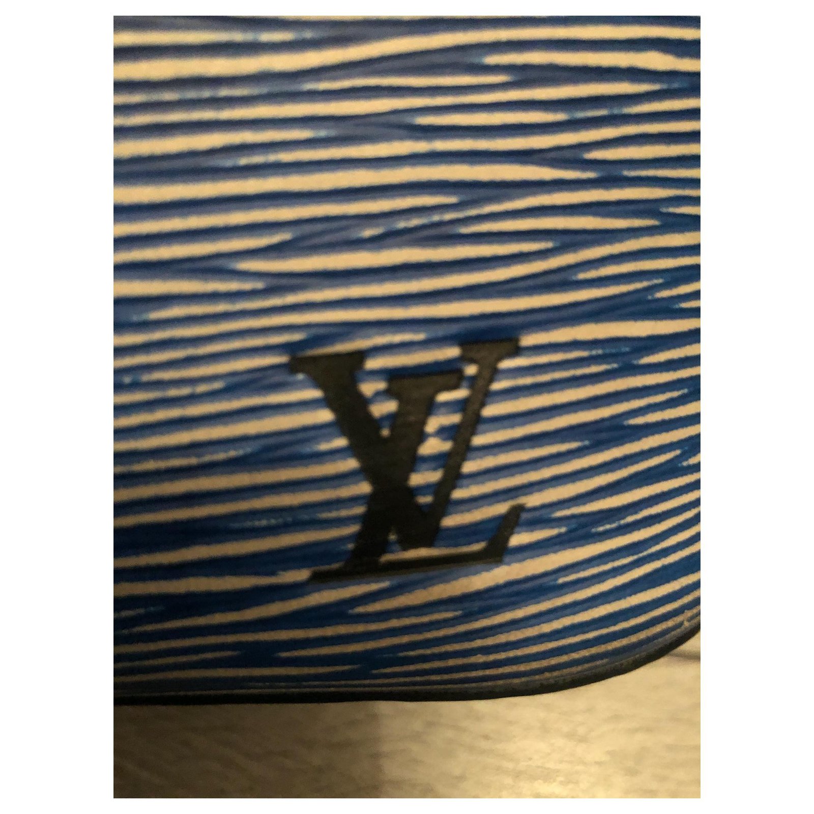Sacs à main Louis Vuitton Neverfull MM Bleu electric Cuir Bleu ref.179678 - Joli Closet