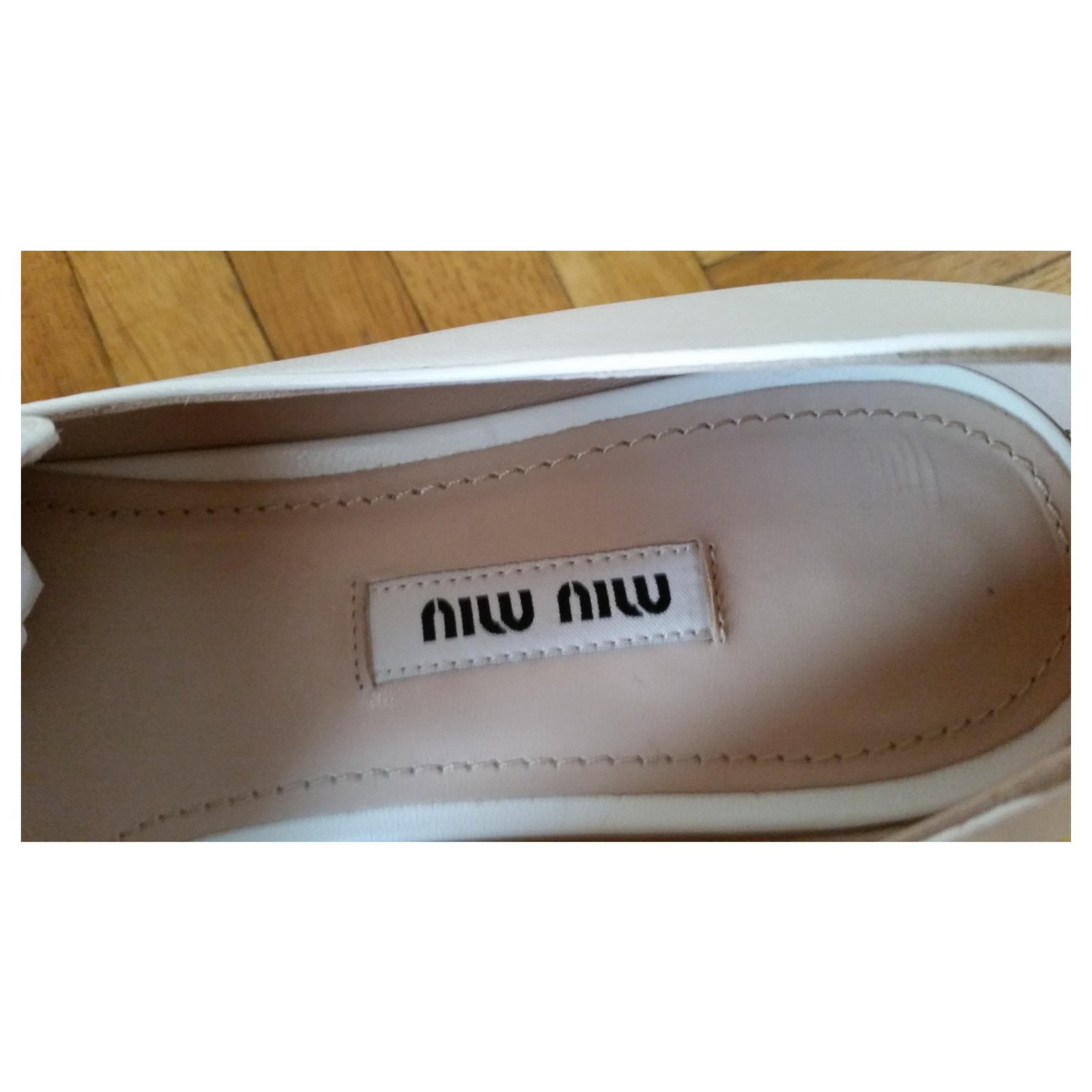 MIU MIU LEATHER BALLERINAS WITH BOW White ref.179924 - Joli Closet