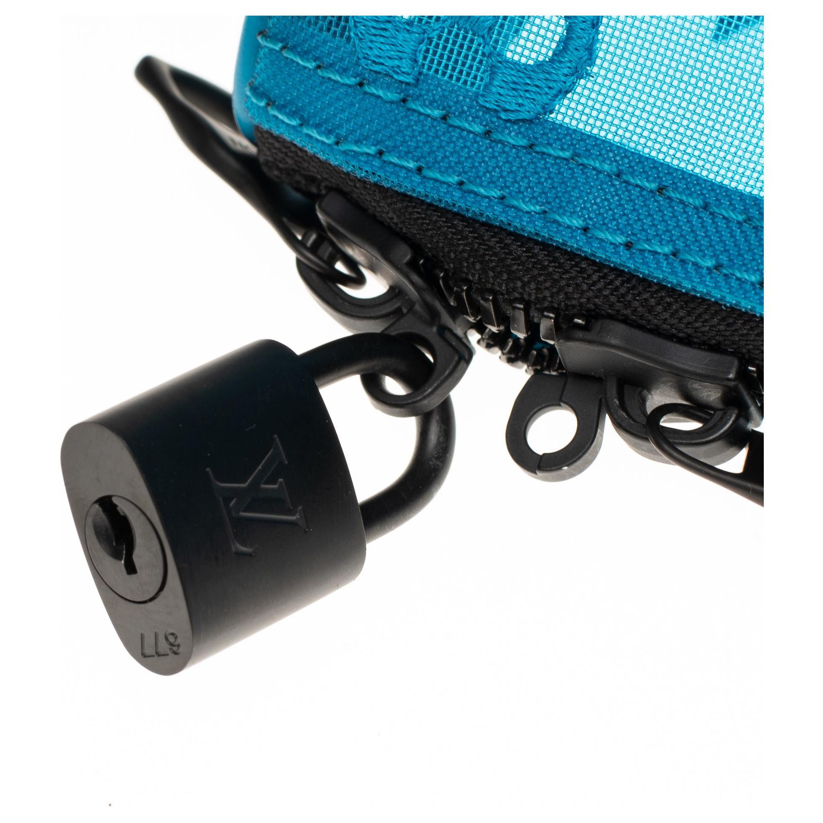 Sold out - Louis Vuitton Keepall triangle bag 50 monogram turquoise mesh  strap, new condition! Cloth ref.180110 - Joli Closet