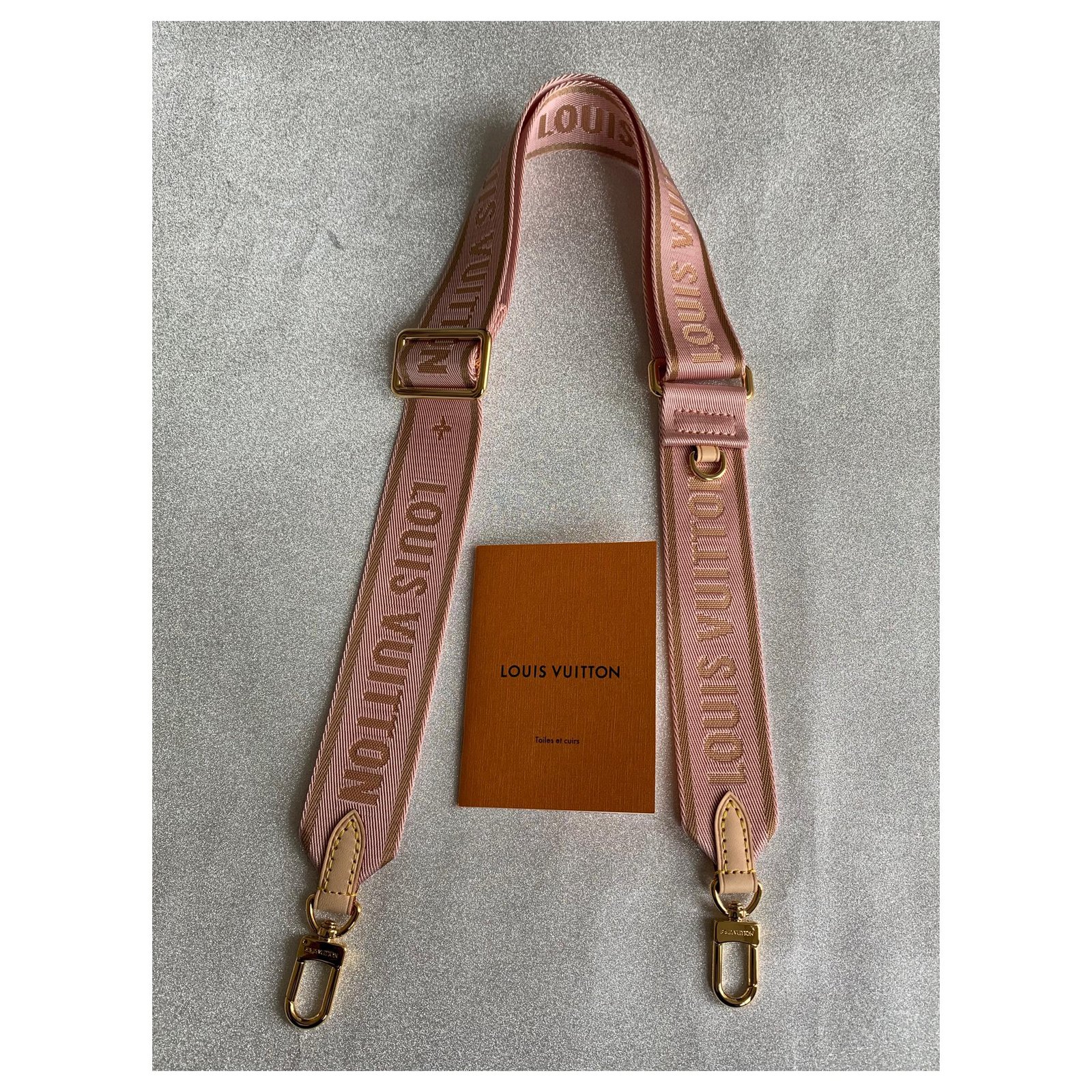 Louis Vuitton Guitar strap pink ref.180369 - Joli Closet