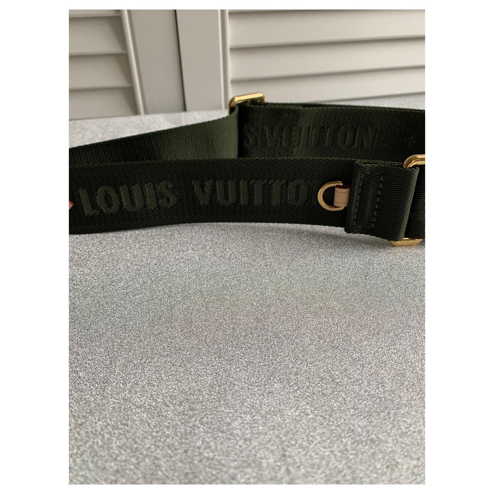 Louis Vuitton Guitar strap green ref.180370 - Joli Closet