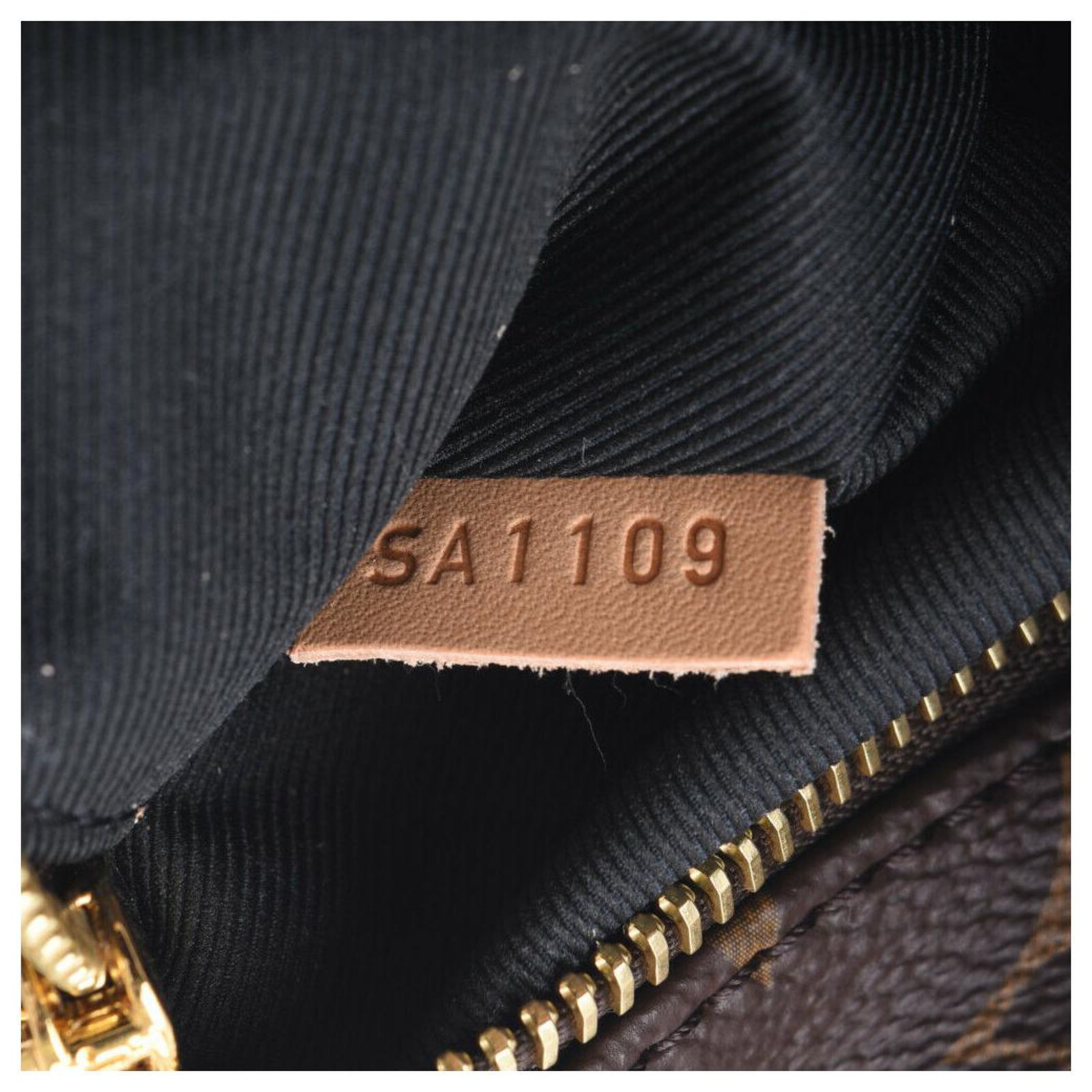 Bum bag / sac ceinture leather handbag Louis Vuitton Brown in Leather -  35230896