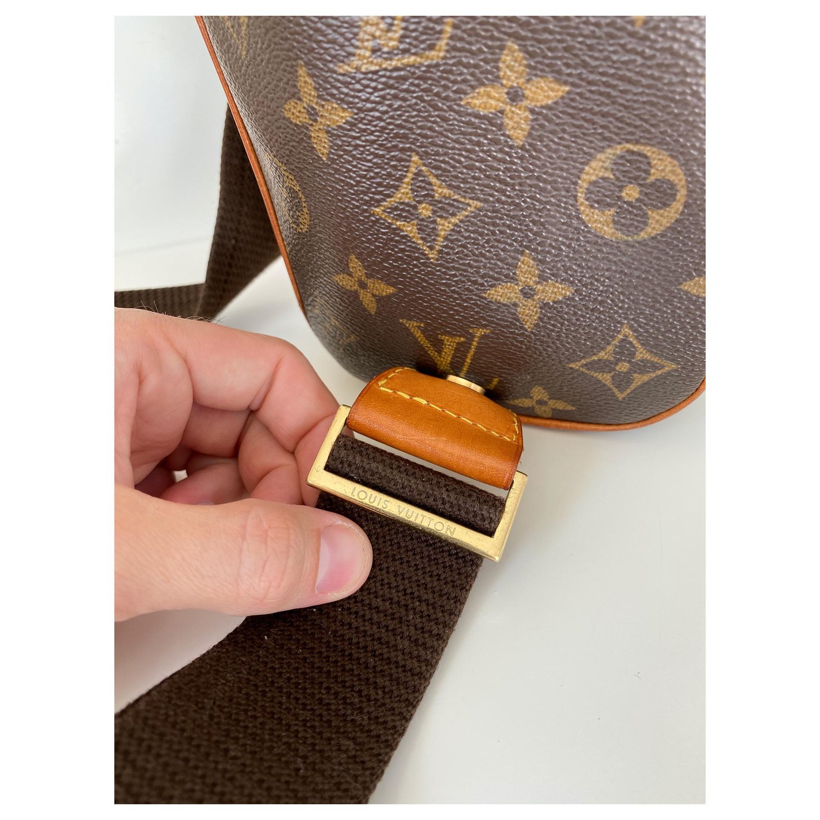 Louis Vuitton Bags Briefcases Brown Beige Leather ref.182317 - Joli Closet