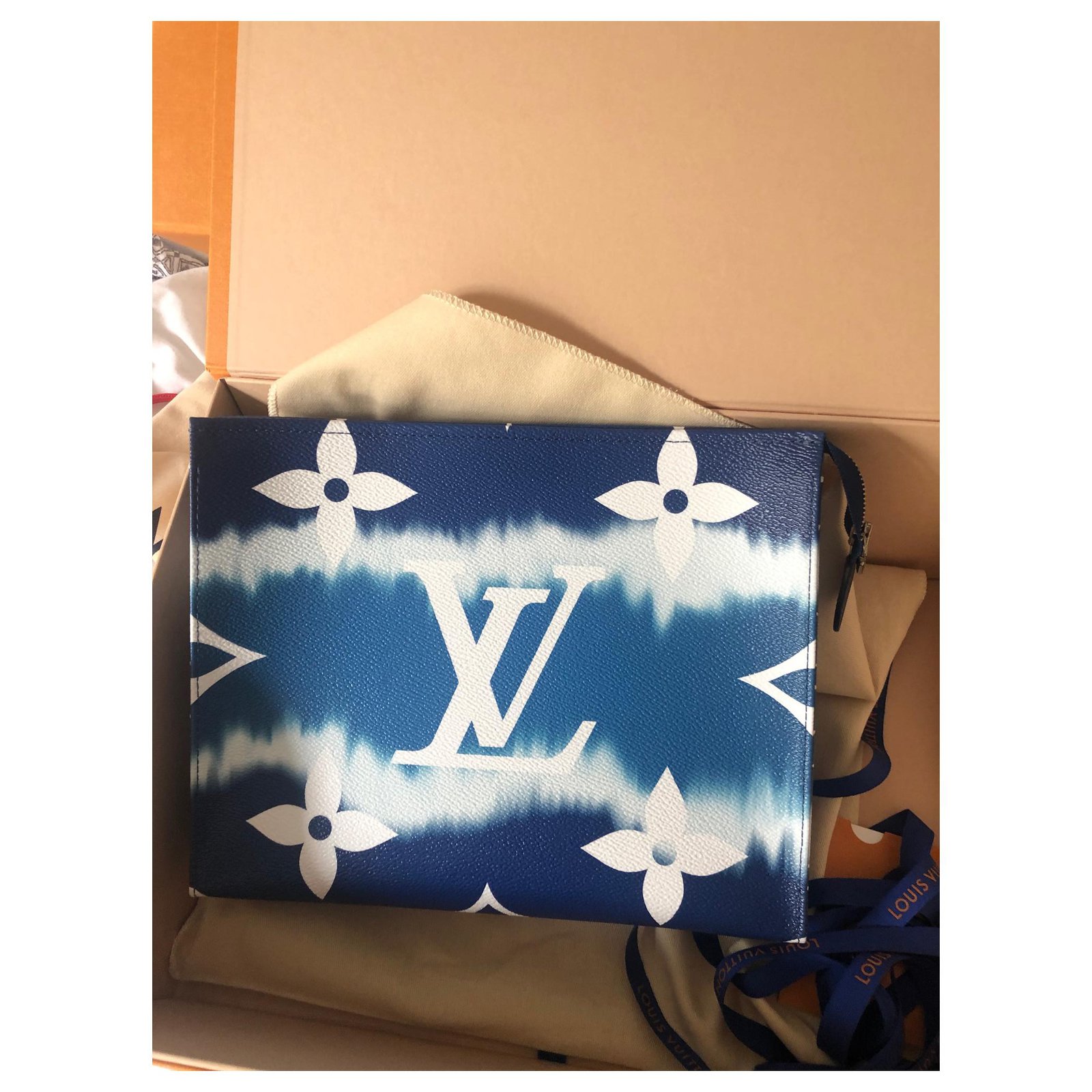 Louis Vuitton Escale Toiletry Pouch 26 in Blue w/ Tags