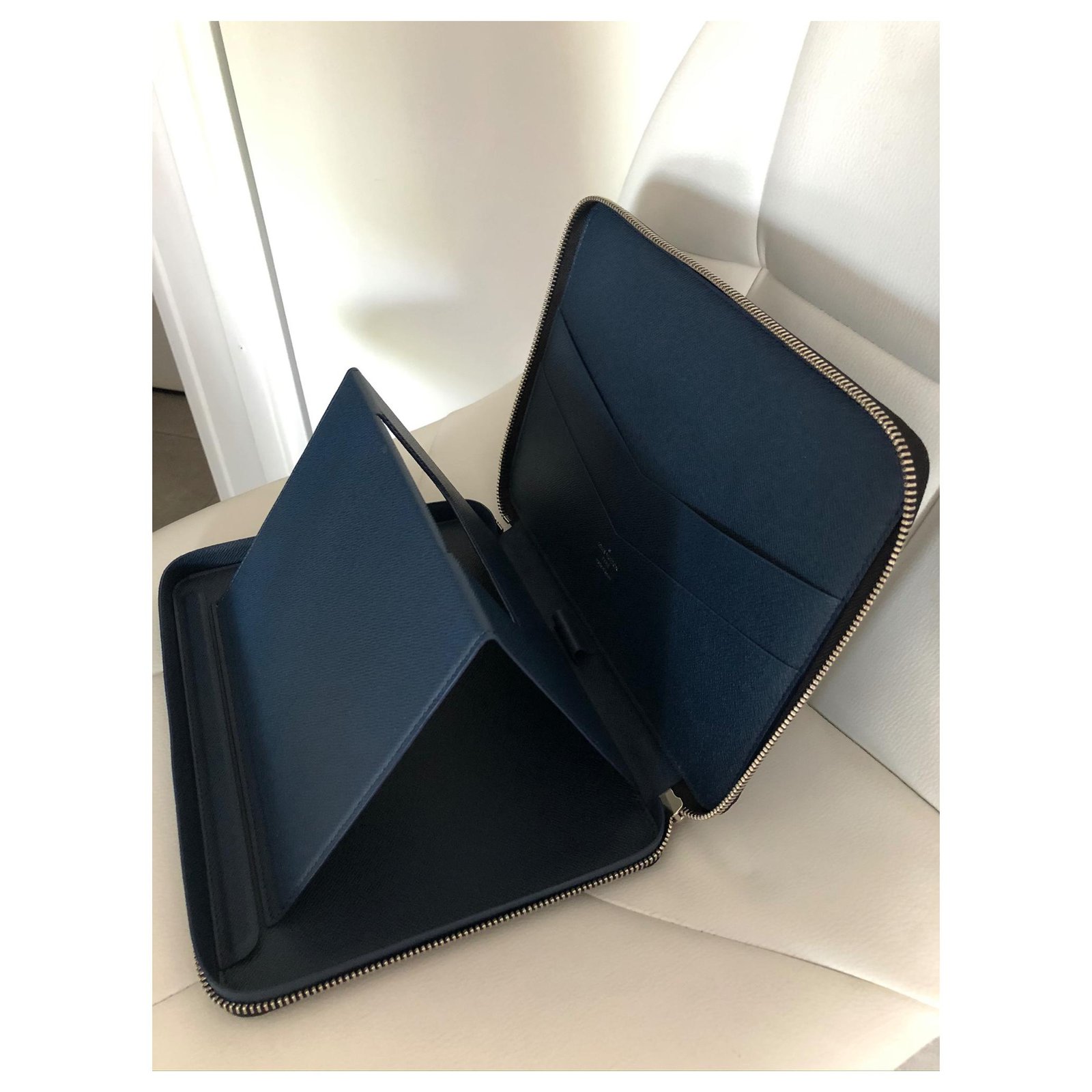 Louis Vuitton Damier Graphite Canvas Tablet Ipad Case Cover Sleeve Grey  Cloth ref.894755 - Joli Closet