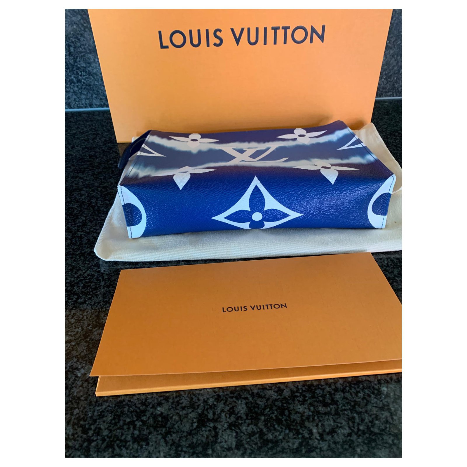 Louis Vuitton Ciabatte LV nuova collezione Escale blu Pelle ref.197802 -  Joli Closet