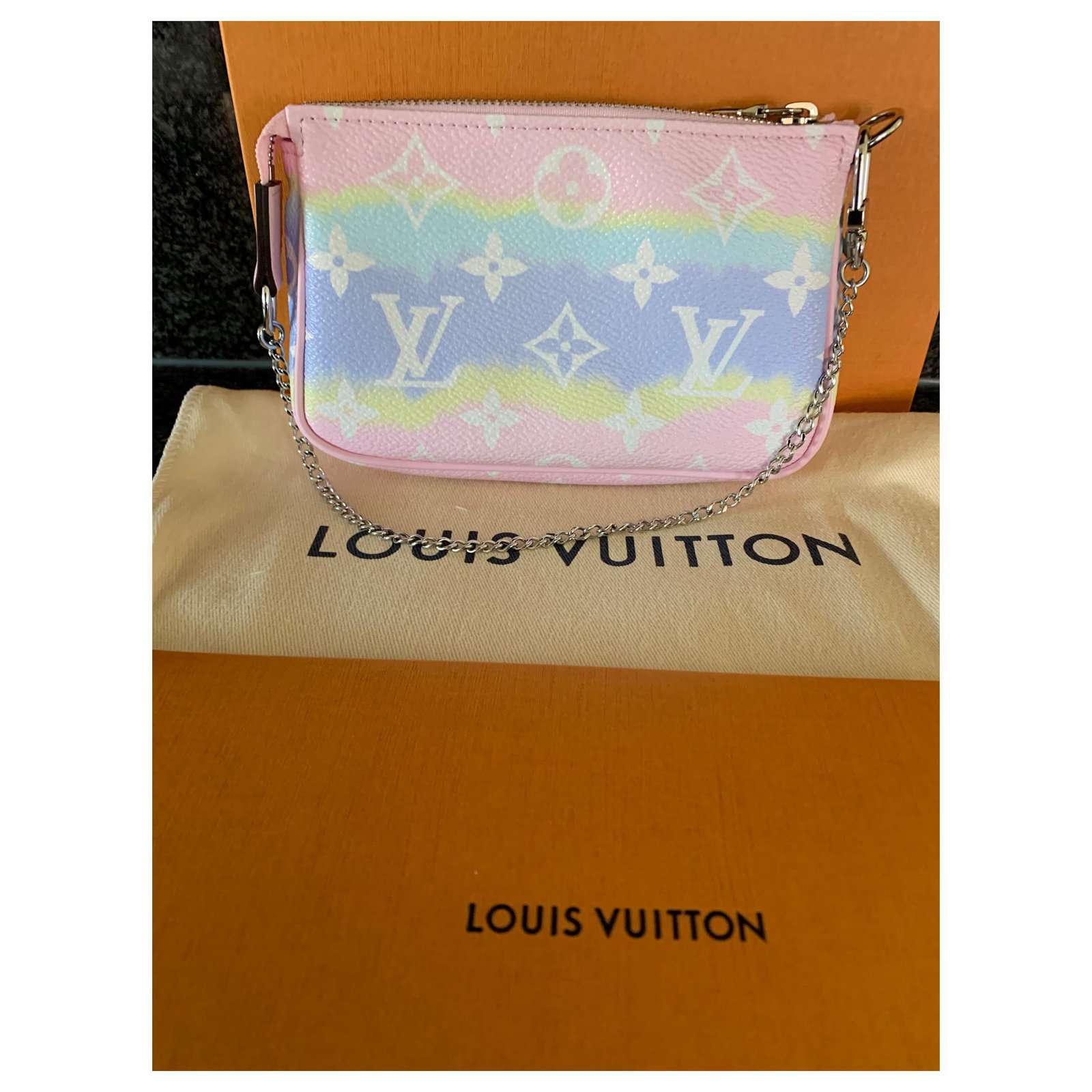 Louis Vuitton LV Escale cosmetic pouch Pink ref.192687 - Joli Closet