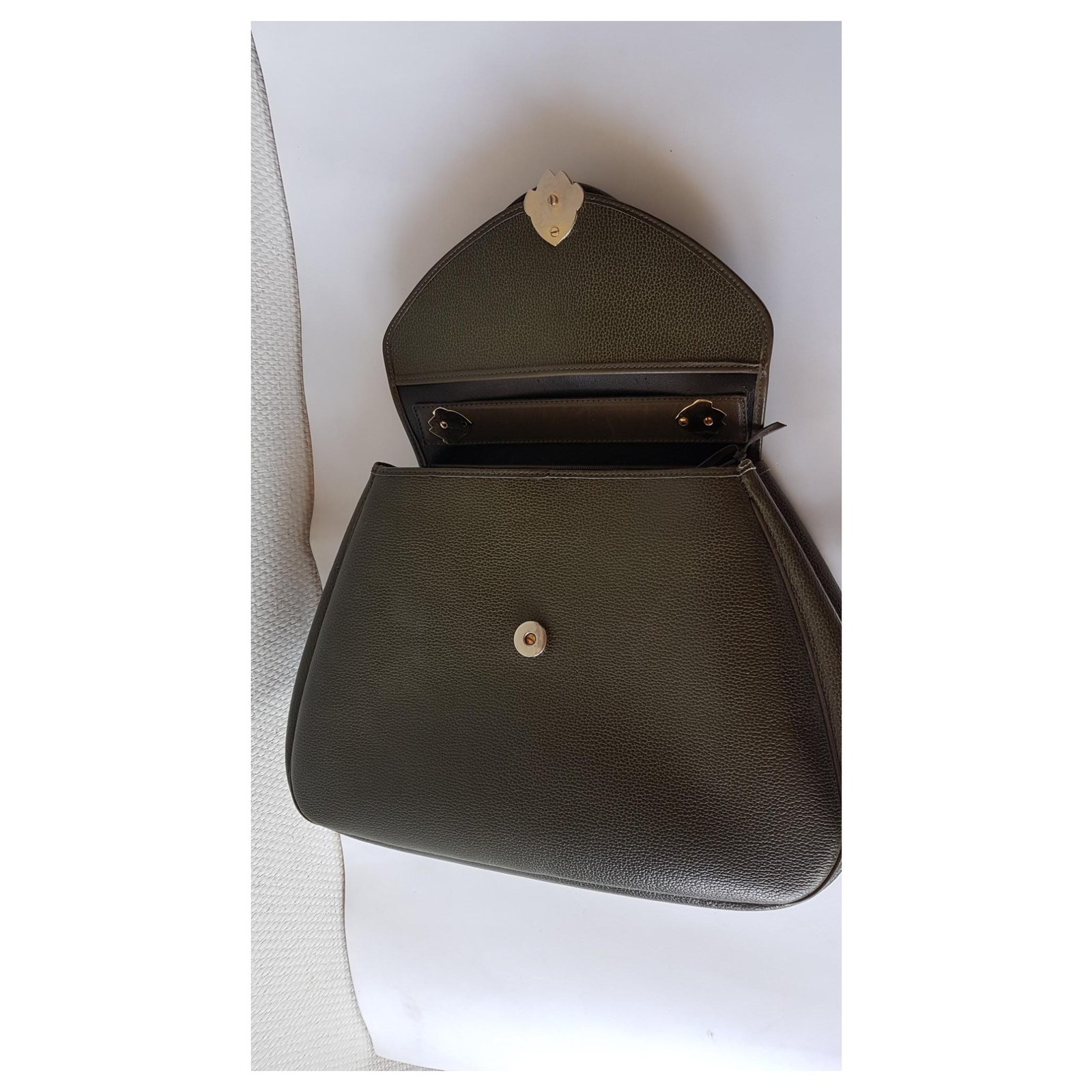 Jean Louis Scherrer Handbags Olive green Leather ref.183776 - Joli