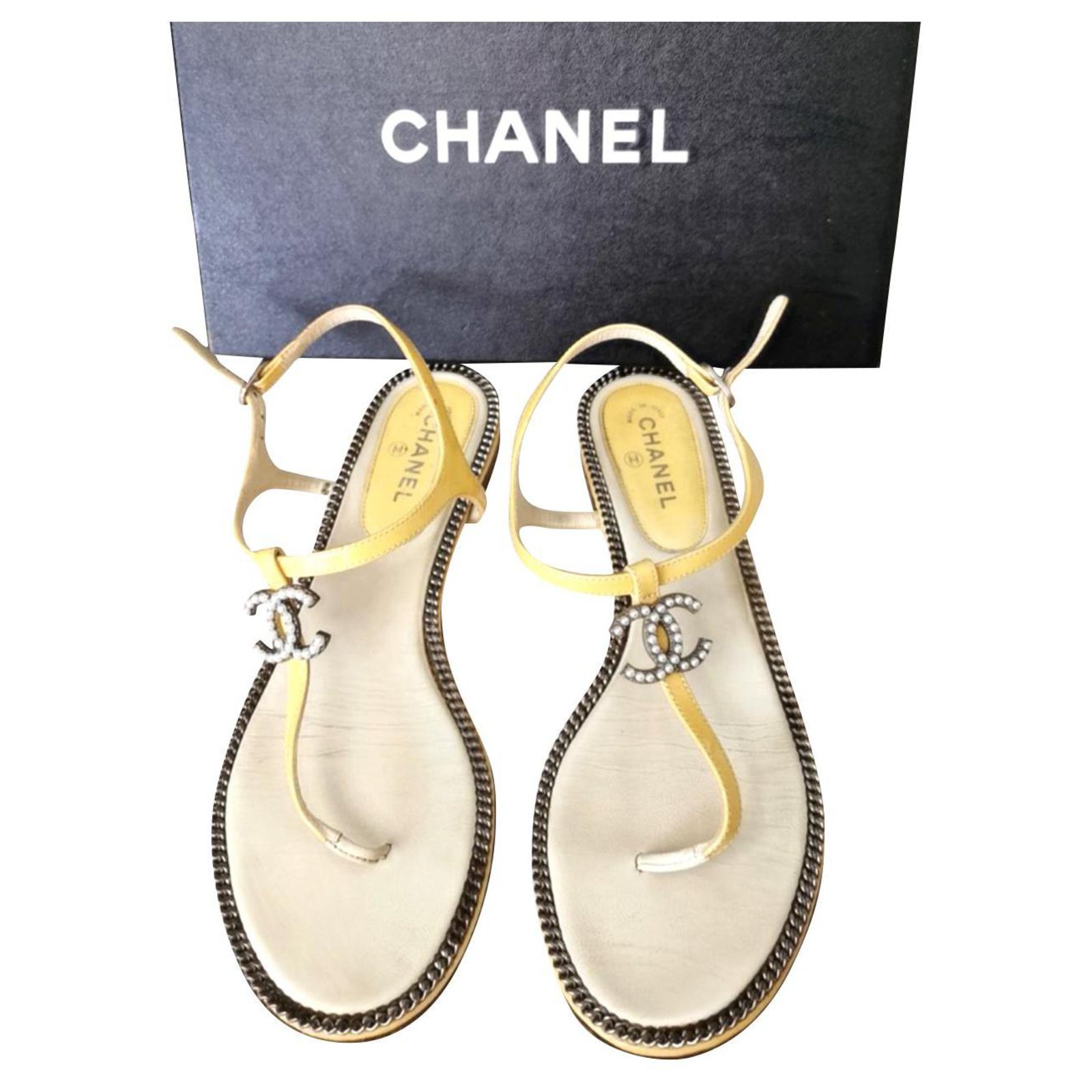 Chanel CC yellow summer sandals EU39 Leather ref.184339 - Joli Closet