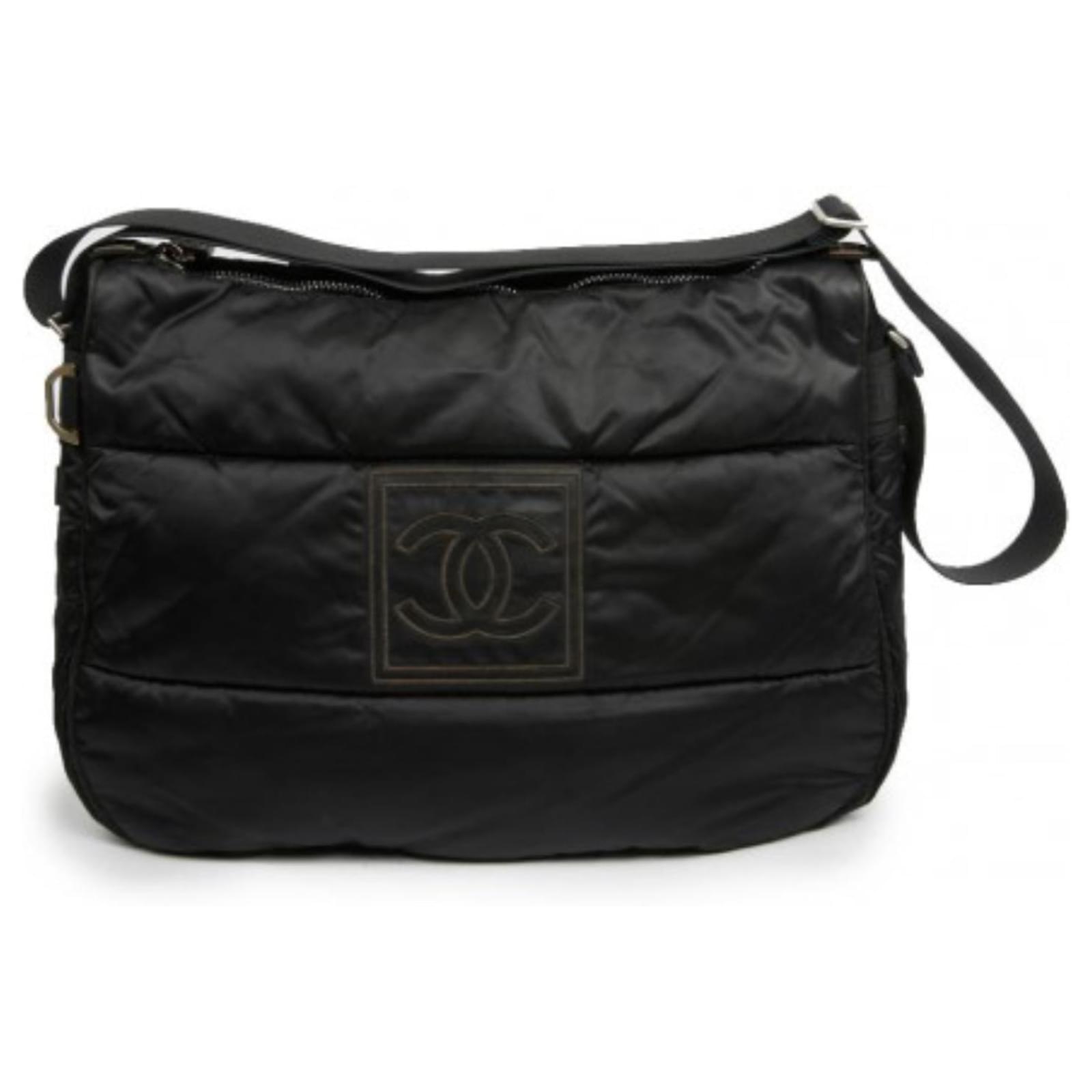 Chanel Messenger bag Black Nylon ref.184572 Joli Closet
