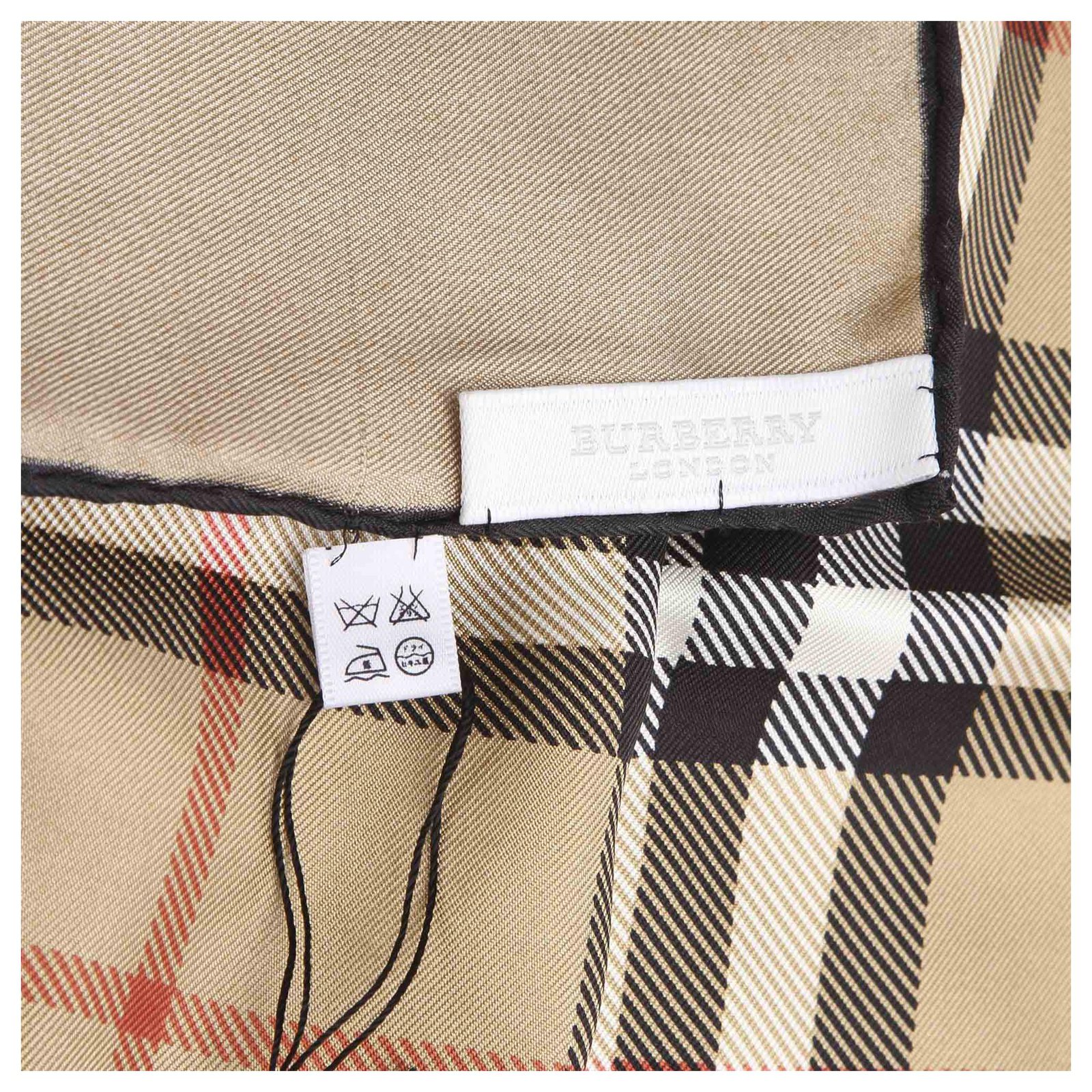 Burberry Vintage Check Beige Cloth ref.840455 - Joli Closet