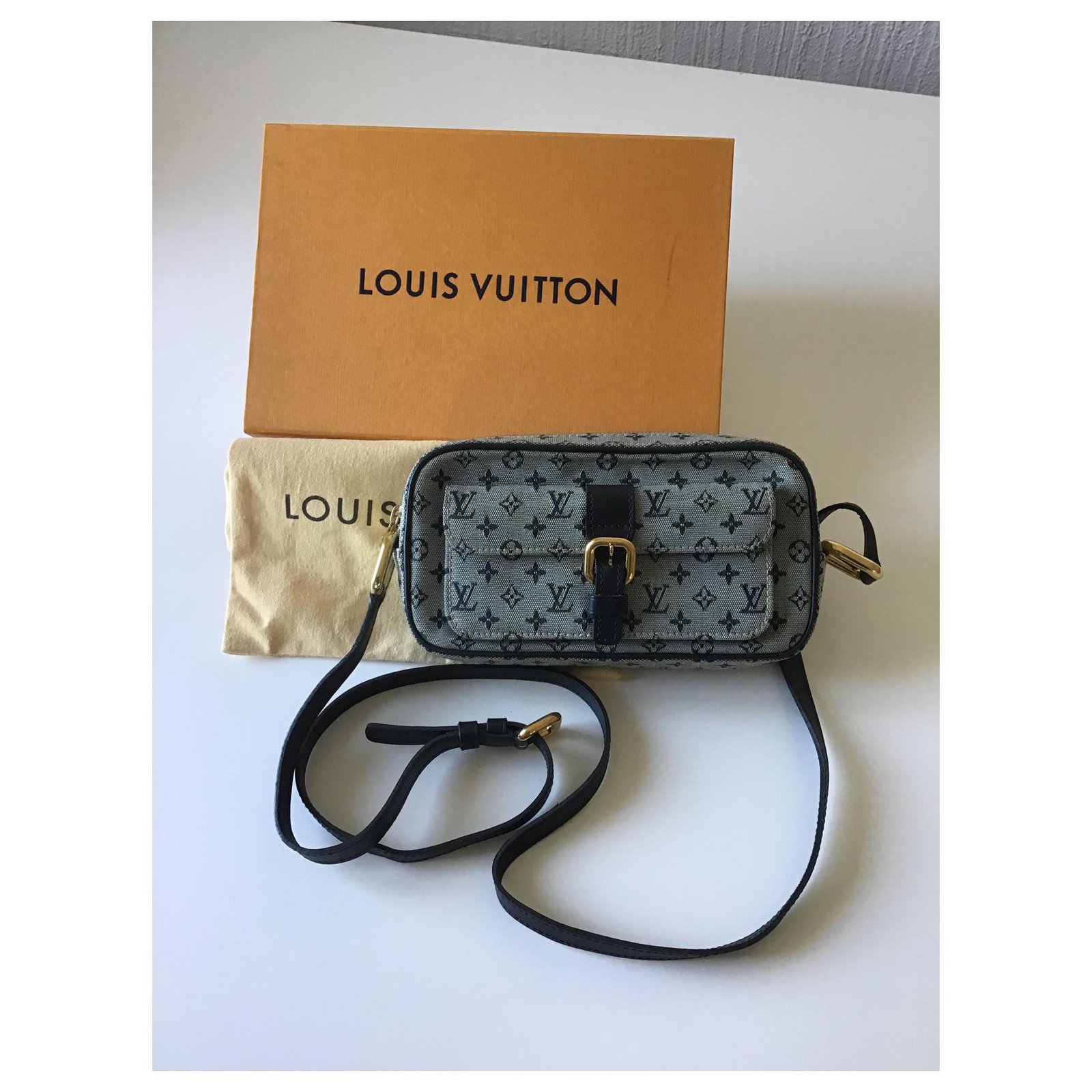 Louis Vuitton Metal ref.974893 - Joli Closet