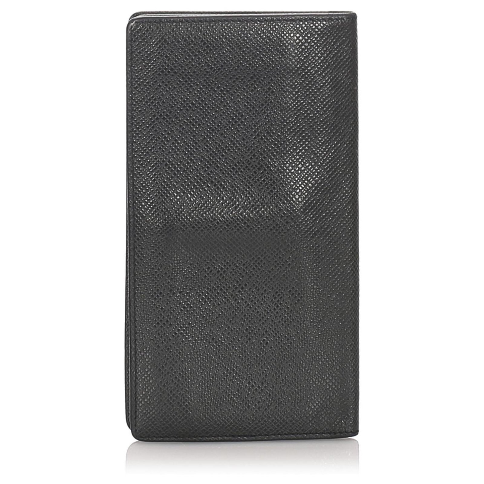 Louis Vuitton Black Taiga Long Wallet Leather ref.185636 - Joli Closet