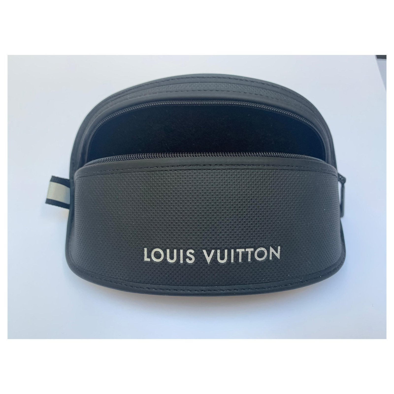 Louis Vuitton Sunglasses 4Motion earth (limited edition) Dark brown Acetate  ref.186206 - Joli Closet