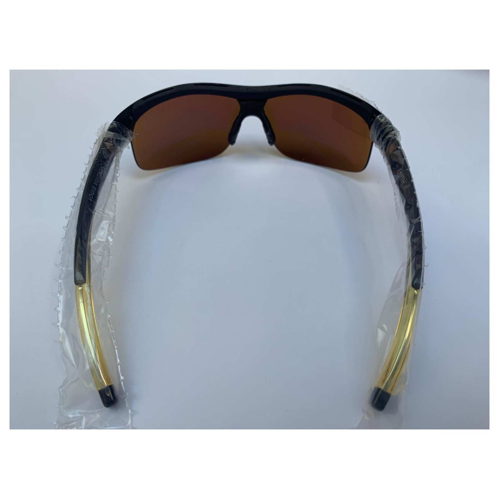 Louis Vuitton Sunglasses 4Motion earth (limited edition) Dark brown Acetate  ref.186206 - Joli Closet