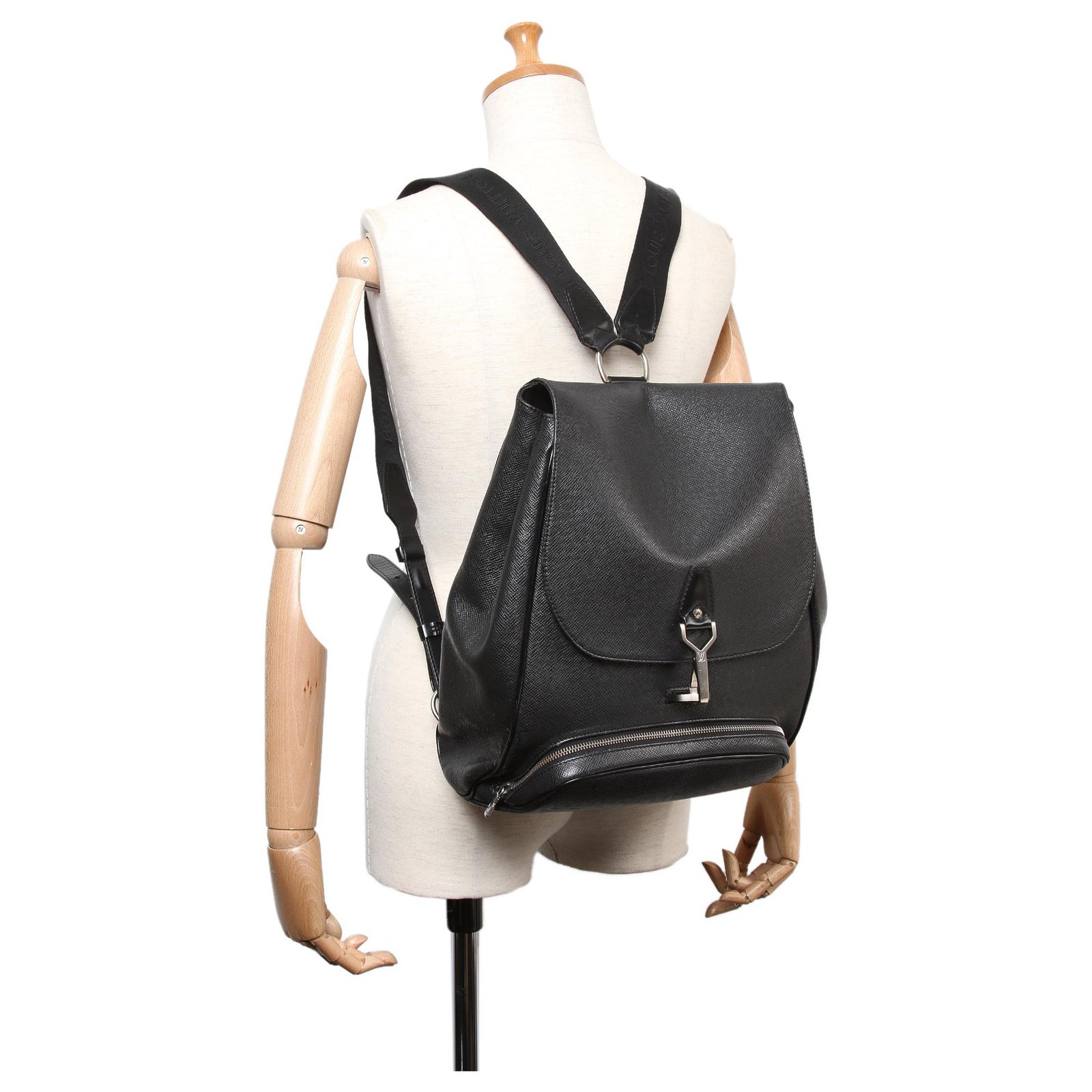 Louis Vuitton Taiga Cassiar Backpack - Black Backpacks, Handbags -  LOU731624