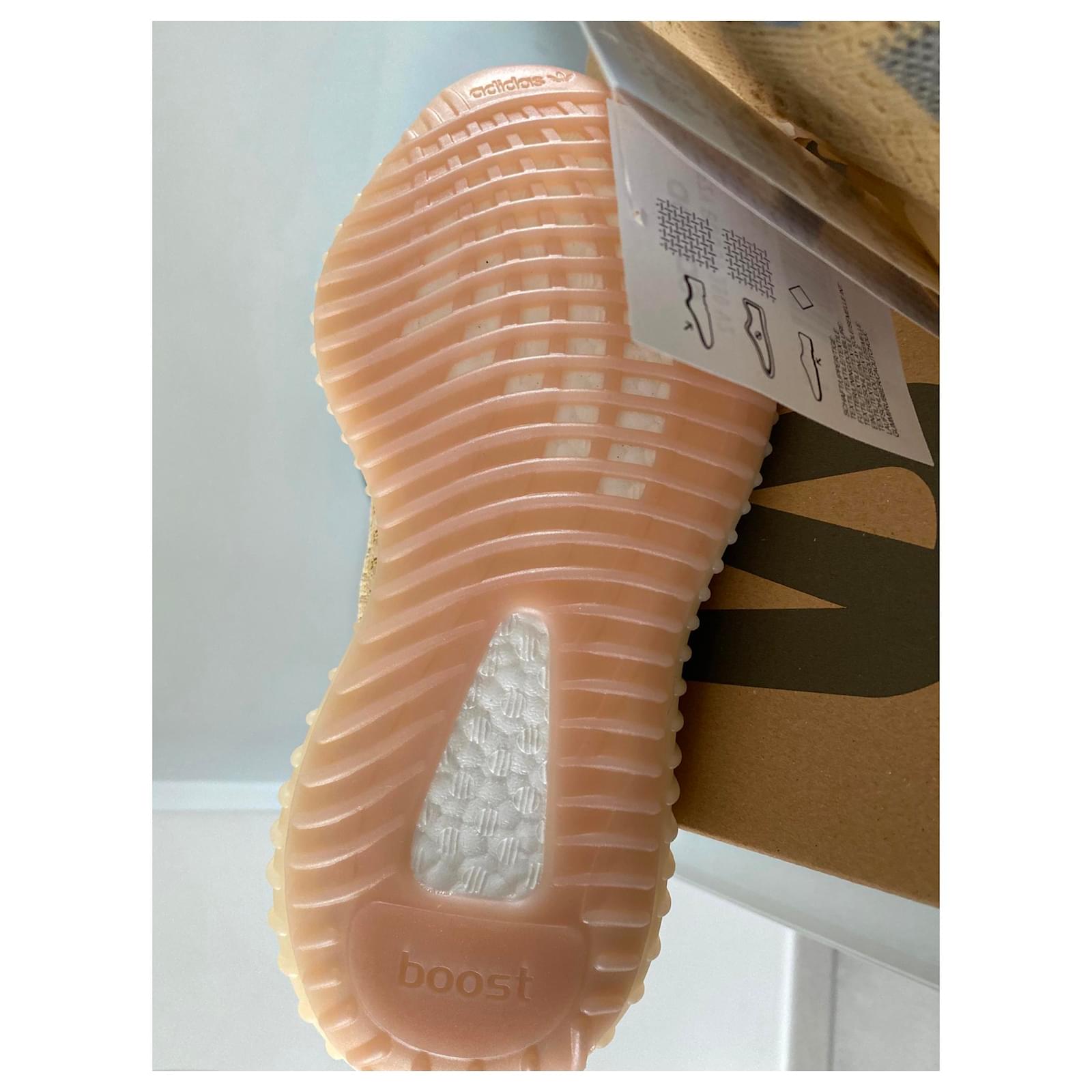 Baskets Yeezy Yeezy 350 V2 boost Toile Beige ref.189150 Joli Closet